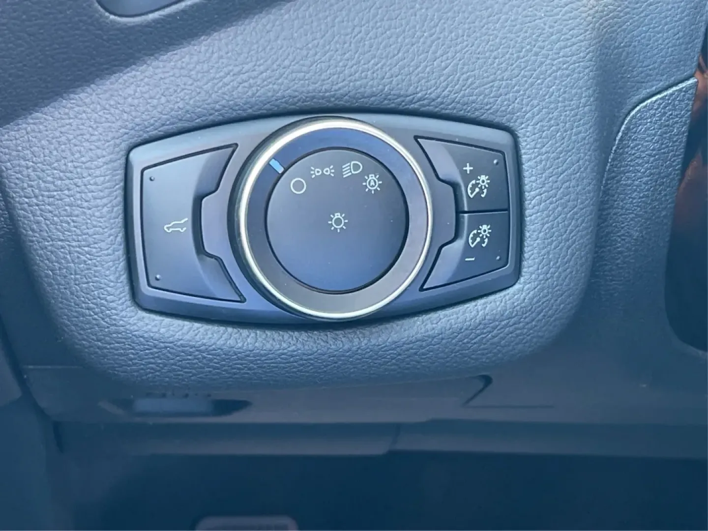 2017 Ford Escape S (1FMCU0F77HU) with an Duratec 2.5L I-4 DOHC engine, located at 1230 East Main St, Xenia, OH, 45385, (937) 908-9800, 39.688026, -83.910172 - **Discover Your Perfect Adventure Partner: 2017 Ford Escape S at Advantage Car and Credit in Fairborn, OH!**<br /> <br /> Are you searching for a dependable vehicle that seamlessly fits into your active lifestyle? Look no further than this 2017 Ford Escape S, designed for adventurers, commuters, and - Photo#17