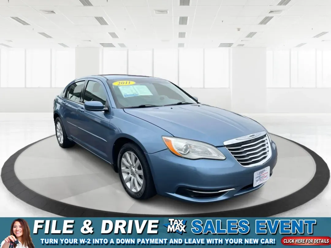 2011 Chrysler 200 Touring's photo