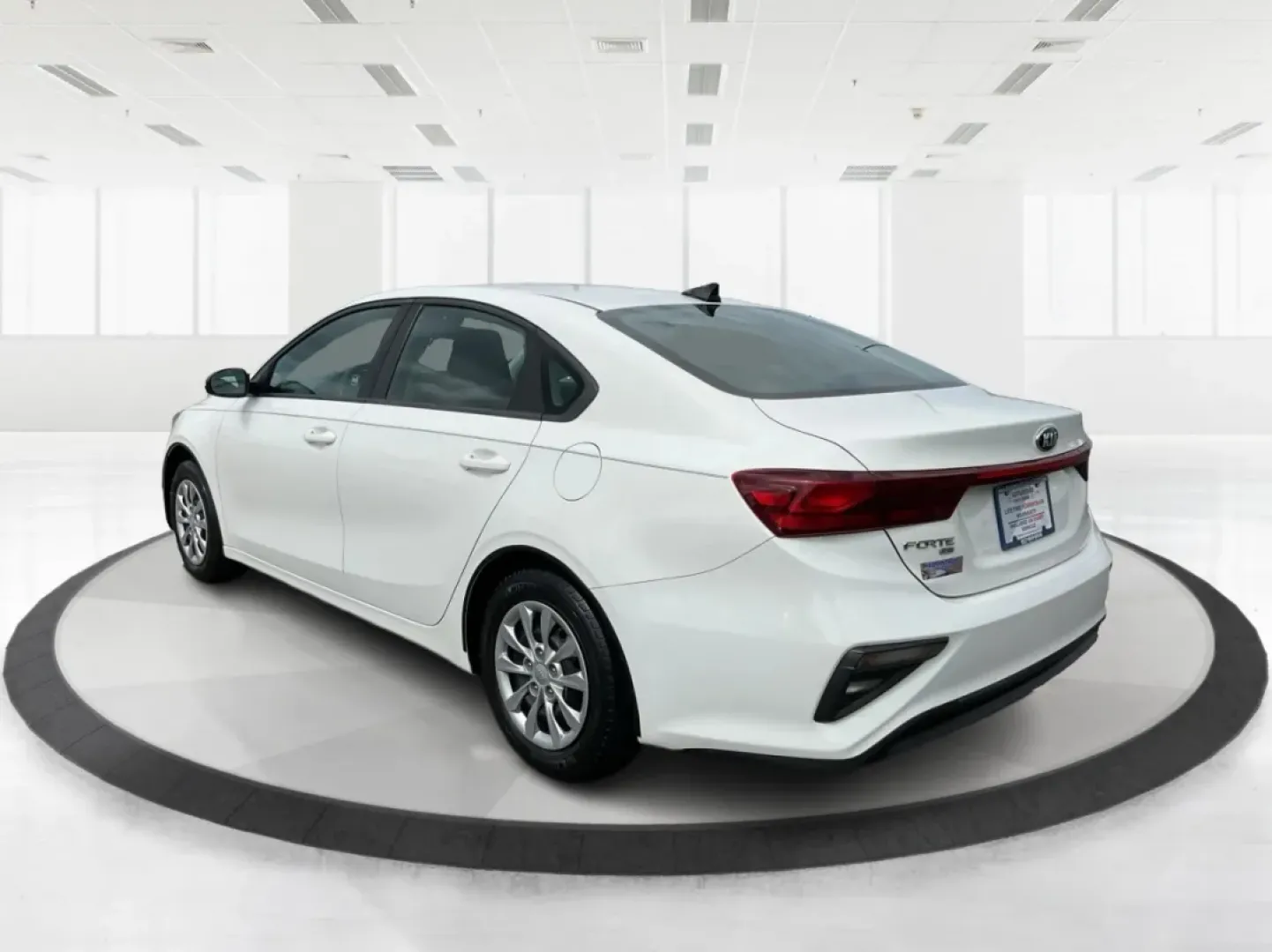 2019 Kia Forte FE (3KPF24AD2KE) with an 2L I-4 DOHC engine, located at 401 Woodman Dr, Riverside, OH, 45431, (937) 908-9800, 39.760899, -84.123421 - **Experience Freedom with the 2019 Kia Forte: Your Ideal Companion for Daily Adventures!**<br /> <br /> Are you looking for a reliable sedan that effortlessly combines style, comfort, and efficiency? Look no further than the 2019 Kia Forte, available now at Advantage Car and Credit in Fairborn, OH. - Photo#4