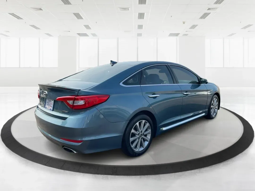 2017 Hyundai Sonata Limited (5NPE34AF4HH) with an 2.4L I-4 gasoline direct injection engine, located at 1230 East Main St, Xenia, OH, 45385, (937) 908-9800, 39.688026, -83.910172 - Are you ready to elevate your daily drive into an adventure? Meet the 2017 Hyundai Sonata Limited, a perfect companion for anyone looking to combine style, comfort, and reliability. Whether you're commuting to work, shuttling the kids to school, or heading out for a weekend getaway, this sedan offer - Photo#2