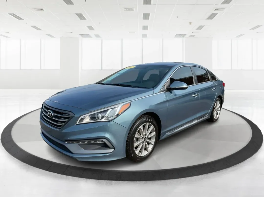 2017 Hyundai Sonata Limited (5NPE34AF4HH) with an 2.4L I-4 gasoline direct injection engine, located at 1230 East Main St, Xenia, OH, 45385, (937) 908-9800, 39.688026, -83.910172 - Are you ready to elevate your daily drive into an adventure? Meet the 2017 Hyundai Sonata Limited, a perfect companion for anyone looking to combine style, comfort, and reliability. Whether you're commuting to work, shuttling the kids to school, or heading out for a weekend getaway, this sedan offer - Photo#8