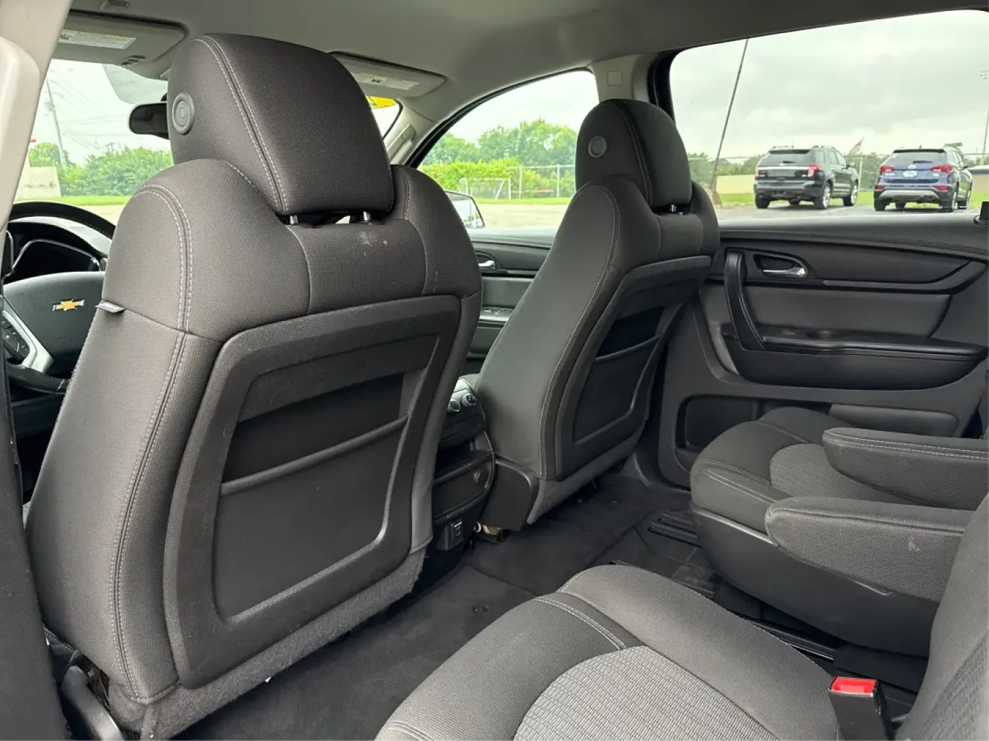 2015 Chevrolet Traverse 1LT (1GNKVGKD4FJ) with an 3.6L V-6 gasoline direct injection engine, located at 1099 N County Rd 25A, Troy, OH, 45373, (937) 908-9800, 40.057079, -84.212883 - **Unleash Adventure with the 2015 Chevrolet Traverse at Advantage Car and Credit - Troy!**<br /> <br /> Are you ready to elevate your family adventures or tackle your daily commute with confidence and style? The 2015 Chevrolet Traverse, with its robust features and spacious design, is perfect for gr - Photo#10