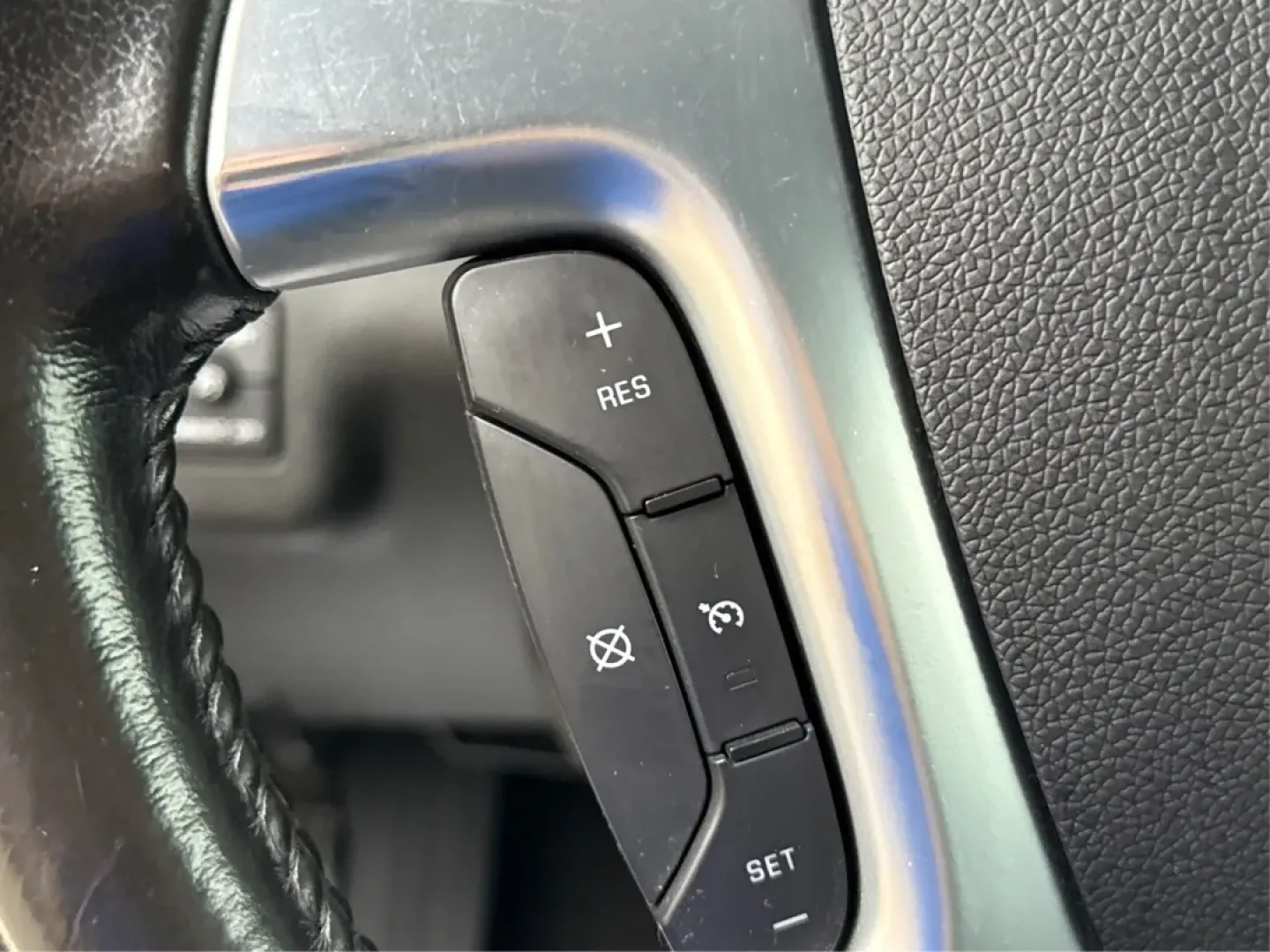 2015 Chevrolet Traverse 1LT (1GNKVGKD4FJ) with an 3.6L V-6 gasoline direct injection engine, located at 1099 N County Rd 25A, Troy, OH, 45373, (937) 908-9800, 40.057079, -84.212883 - **Unleash Adventure with the 2015 Chevrolet Traverse at Advantage Car and Credit - Troy!**<br /> <br /> Are you ready to elevate your family adventures or tackle your daily commute with confidence and style? The 2015 Chevrolet Traverse, with its robust features and spacious design, is perfect for gr - Photo#16