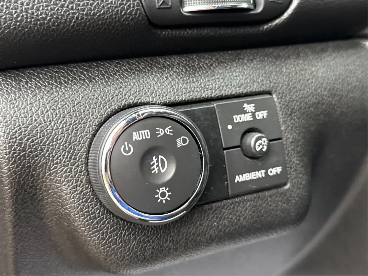 2015 Chevrolet Traverse 1LT (1GNKVGKD4FJ) with an 3.6L V-6 gasoline direct injection engine, located at 1099 N County Rd 25A, Troy, OH, 45373, (937) 908-9800, 40.057079, -84.212883 - **Unleash Adventure with the 2015 Chevrolet Traverse at Advantage Car and Credit - Troy!**<br /> <br /> Are you ready to elevate your family adventures or tackle your daily commute with confidence and style? The 2015 Chevrolet Traverse, with its robust features and spacious design, is perfect for gr - Photo#17