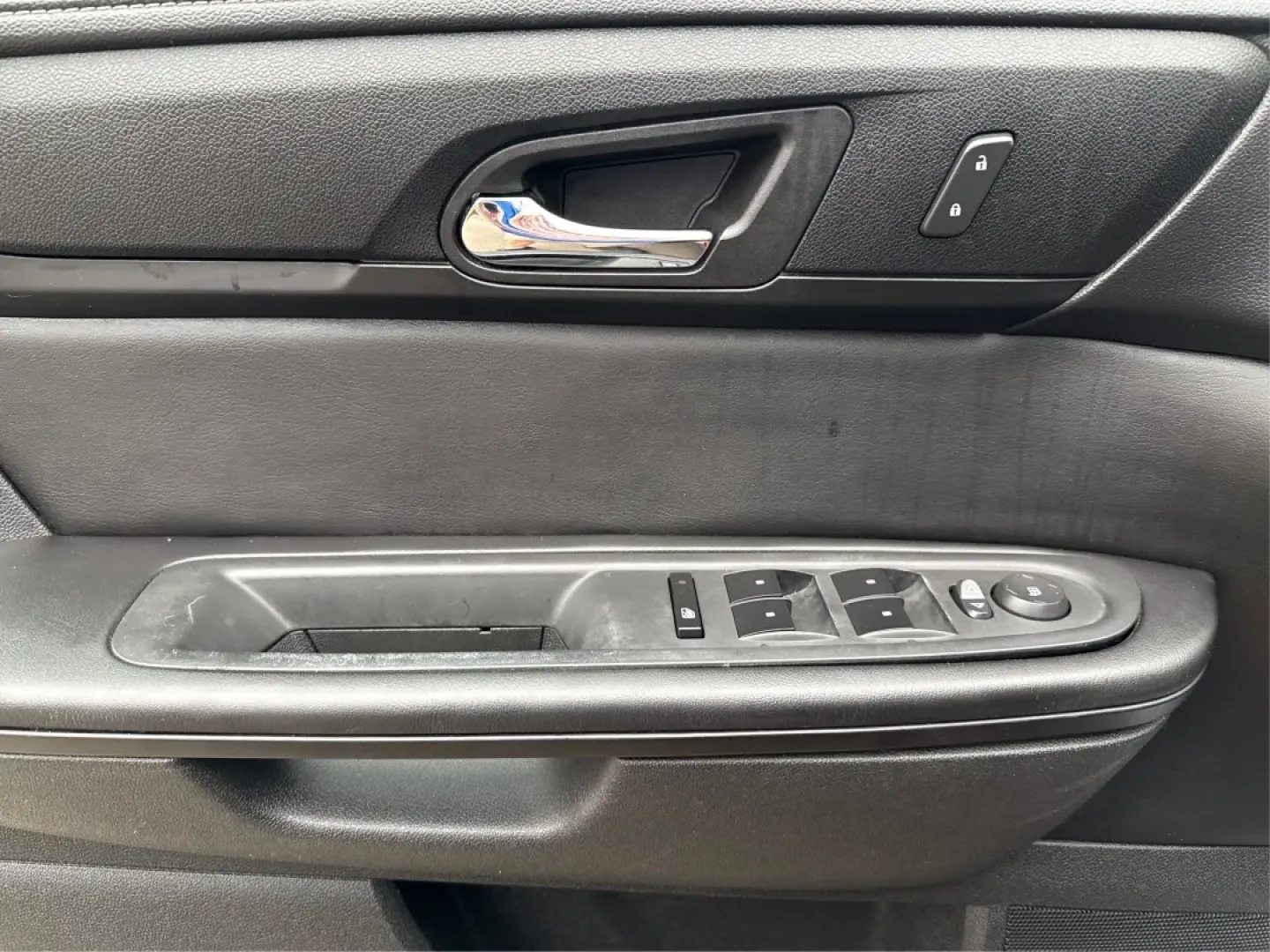 2015 Chevrolet Traverse 1LT (1GNKVGKD4FJ) with an 3.6L V-6 gasoline direct injection engine, located at 1099 N County Rd 25A, Troy, OH, 45373, (937) 908-9800, 40.057079, -84.212883 - **Unleash Adventure with the 2015 Chevrolet Traverse at Advantage Car and Credit - Troy!**<br /> <br /> Are you ready to elevate your family adventures or tackle your daily commute with confidence and style? The 2015 Chevrolet Traverse, with its robust features and spacious design, is perfect for gr - Photo#19