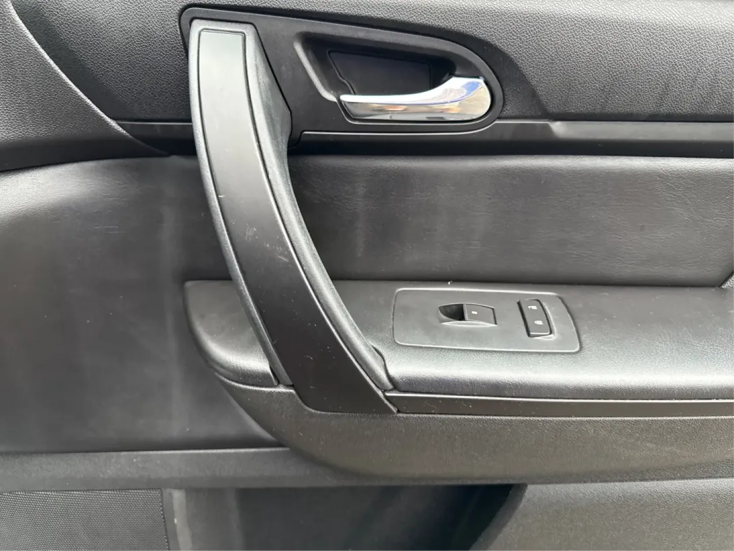 2015 Chevrolet Traverse 1LT (1GNKVGKD4FJ) with an 3.6L V-6 gasoline direct injection engine, located at 1099 N County Rd 25A, Troy, OH, 45373, (937) 908-9800, 40.057079, -84.212883 - **Unleash Adventure with the 2015 Chevrolet Traverse at Advantage Car and Credit - Troy!**<br /> <br /> Are you ready to elevate your family adventures or tackle your daily commute with confidence and style? The 2015 Chevrolet Traverse, with its robust features and spacious design, is perfect for gr - Photo#20