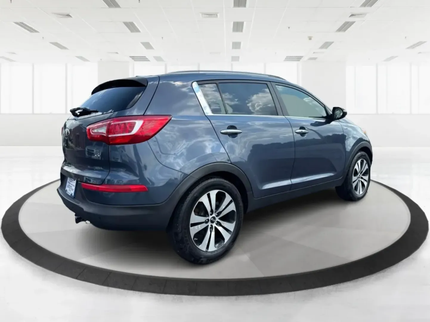 2013 Kia Sportage EX (KNDPCCA25D7) with an 2.4L I-4 DOHC engine, located at 1099 N County Rd 25A, Troy, OH, 45373, (937) 908-9800, 40.057079, -84.212883 - **Elevate Your Adventures with the 2013 Kia Sportage EX - Perfect for Every Journey!**<br /> <br /> Are you ready to take your daily commutes and weekend getaways to the next level? Look no further than this 2013 Kia Sportage EX, available now at Advantage Car and Credit in Fairborn, OH. This versat - Photo#2