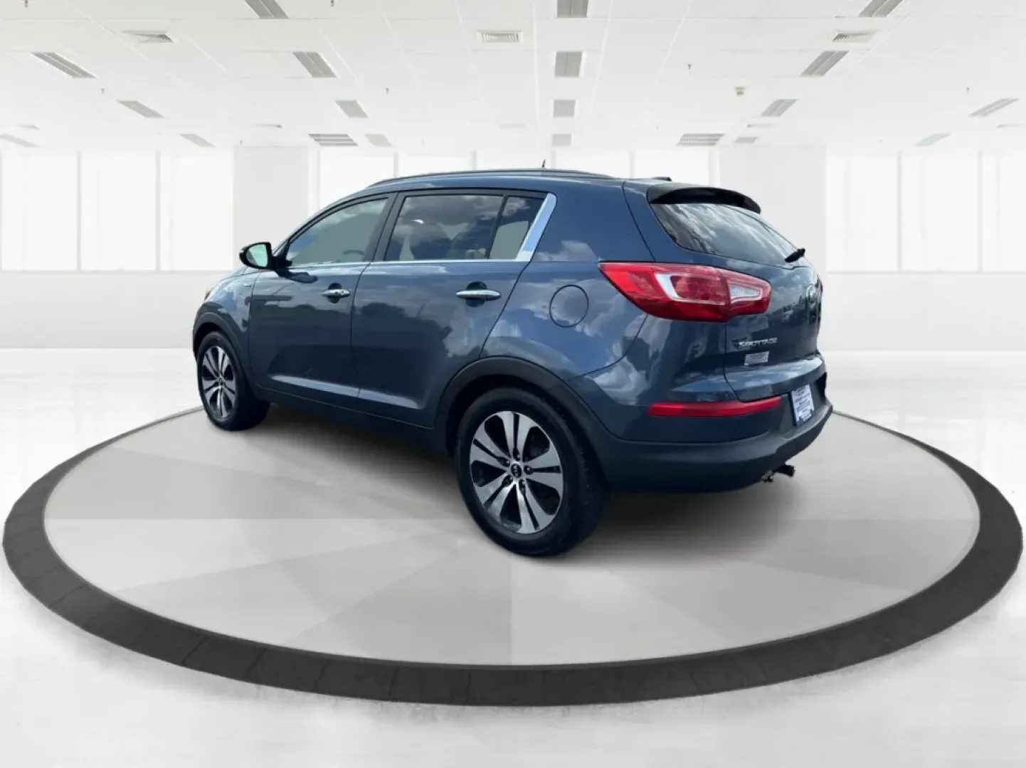 2013 Kia Sportage EX (KNDPCCA25D7) with an 2.4L I-4 DOHC engine, located at 1099 N County Rd 25A, Troy, OH, 45373, (937) 908-9800, 40.057079, -84.212883 - **Elevate Your Adventures with the 2013 Kia Sportage EX - Perfect for Every Journey!**<br /> <br /> Are you ready to take your daily commutes and weekend getaways to the next level? Look no further than this 2013 Kia Sportage EX, available now at Advantage Car and Credit in Fairborn, OH. This versat - Photo#5