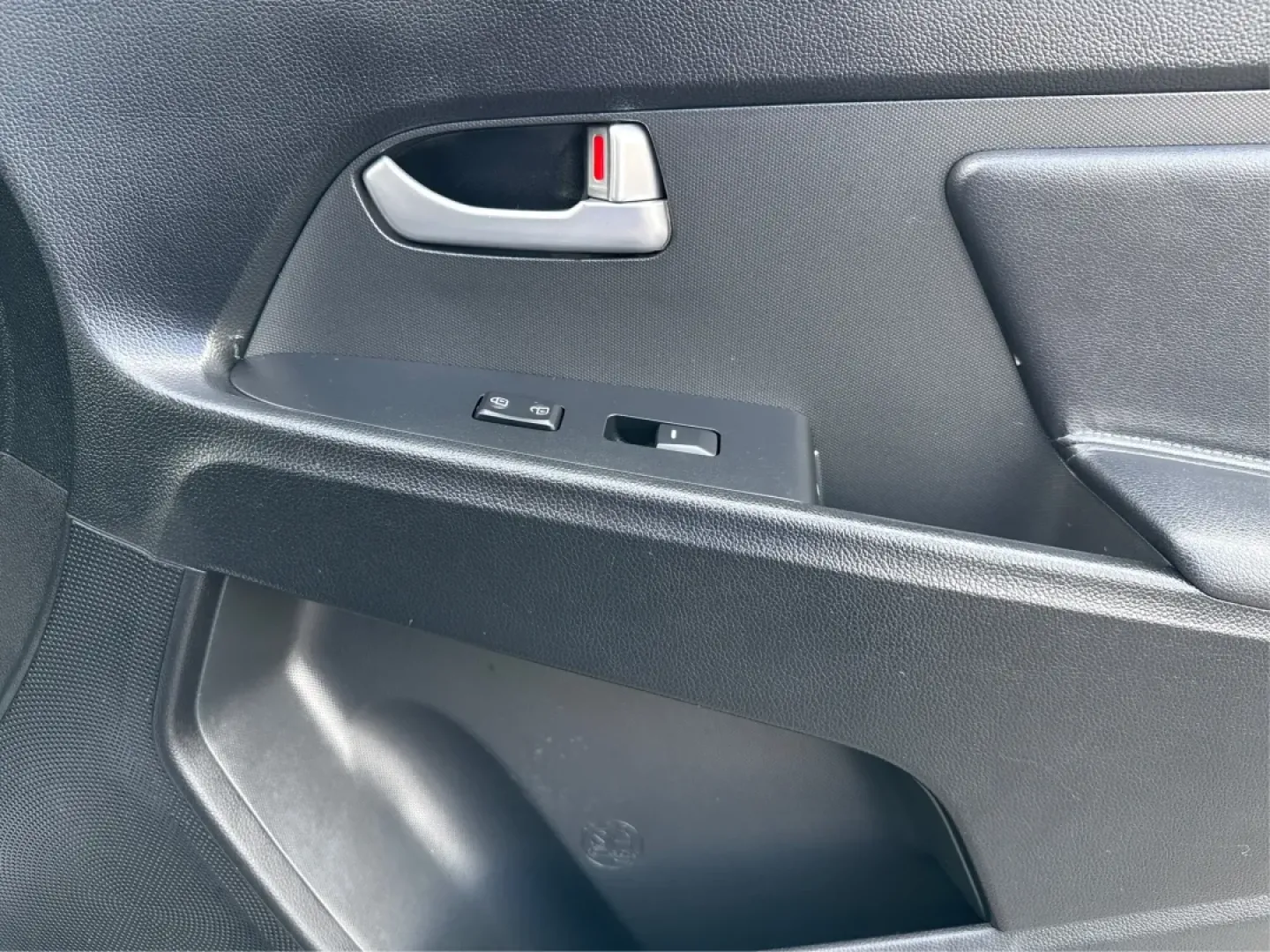 2013 Kia Sportage EX (KNDPCCA25D7) with an 2.4L I-4 DOHC engine, located at 1099 N County Rd 25A, Troy, OH, 45373, (937) 908-9800, 40.057079, -84.212883 - **Elevate Your Adventures with the 2013 Kia Sportage EX - Perfect for Every Journey!**<br /> <br /> Are you ready to take your daily commutes and weekend getaways to the next level? Look no further than this 2013 Kia Sportage EX, available now at Advantage Car and Credit in Fairborn, OH. This versat - Photo#20