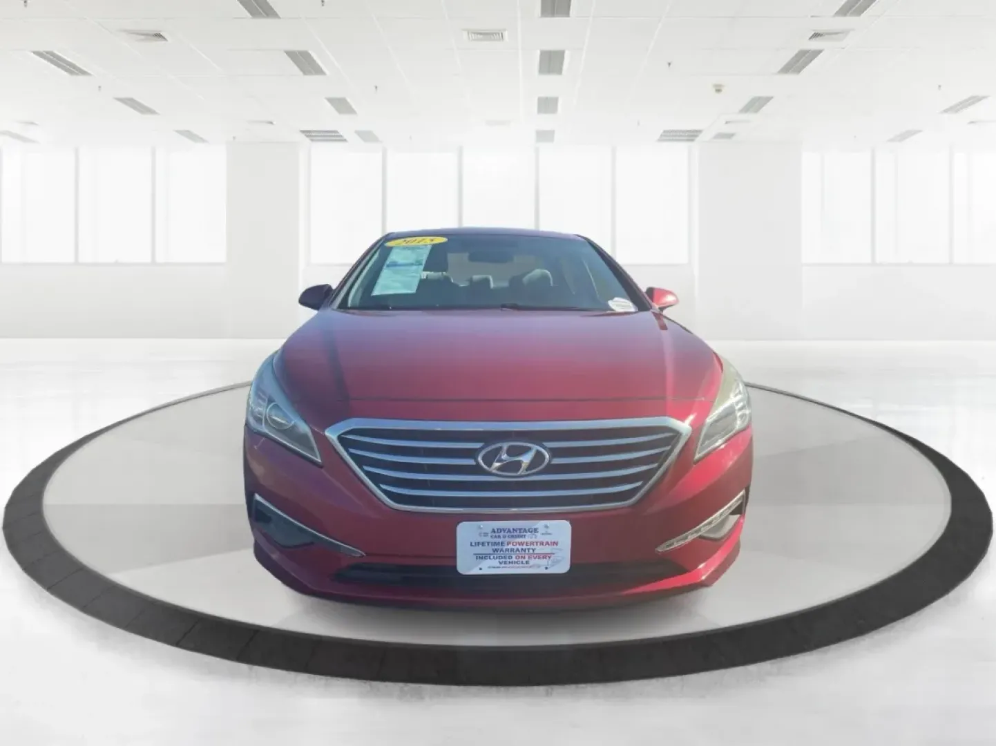 2015 Hyundai Sonata SE (5NPE24AFXFH) with an 2.4L I-4 gasoline direct injection engine, located at 880 E. National Road, Vandalia, OH, 45377, (937) 908-9800, 39.891918, -84.183594 - Discover the perfect balance of style, comfort, and reliability with the 2015 Hyundai Sonata SE, available now at Advantage Car and Credit in Fairborn, OH. Whether you're commuting to work, running errands in the nearby neighborhoods of Wright-Patterson Air Force Base, or heading out for a weekend a - Photo#7