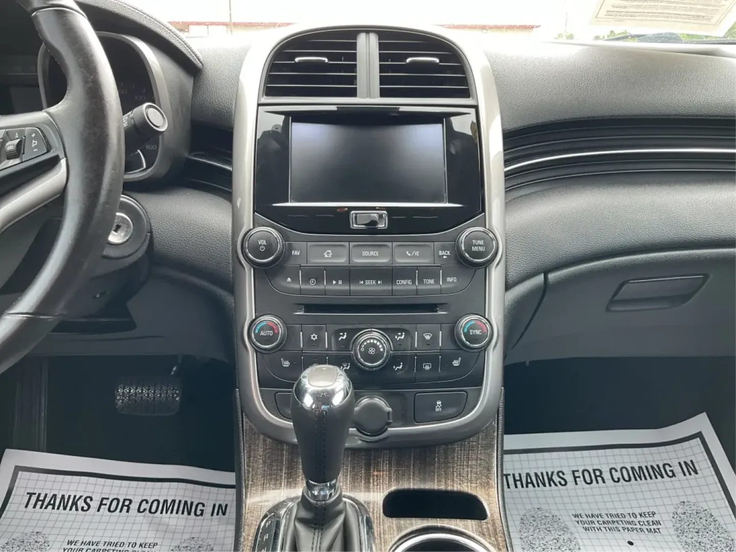 2015 Chevrolet Malibu 2LT (1G11D5SL9FF) with an ECOTEC 2.5L I-4 gasoline direct injection engine, located at 1099 N County Rd 25A, Troy, OH, 45373, (937) 908-9800, 40.057079, -84.212883 - Discover the perfect blend of style, performance, and affordability with the 2015 Chevrolet Malibu 2LT, available now at Advantage Car and Credit in Fairborn, OH. Whether you're commuting to work, ferrying the kids to school, or planning weekend getaways, this reliable sedan is designed to enhance y - Photo#13