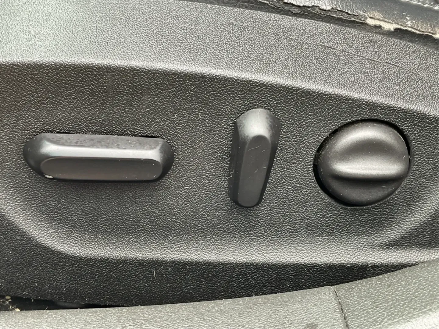 2015 Chevrolet Malibu 2LT (1G11D5SL9FF) with an ECOTEC 2.5L I-4 gasoline direct injection engine, located at 1099 N County Rd 25A, Troy, OH, 45373, (937) 908-9800, 40.057079, -84.212883 - Discover the perfect blend of style, performance, and affordability with the 2015 Chevrolet Malibu 2LT, available now at Advantage Car and Credit in Fairborn, OH. Whether you're commuting to work, ferrying the kids to school, or planning weekend getaways, this reliable sedan is designed to enhance y - Photo#18