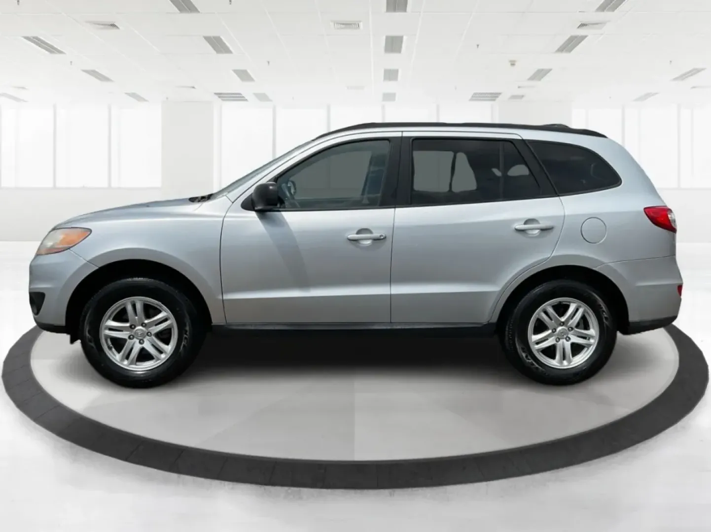 2010 Hyundai Santa Fe GLS (5NMSG3AB3AH) with an 2.4L I-4 DOHC engine, located at 1099 N County Rd 25A, Troy, OH, 45373, (937) 908-9800, 40.057079, -84.212883 - ### Discover Your Next Adventure with the 2010 Hyundai Santa Fe GLS at Advantage Car and Credit!<br /> <br /> Are you looking for a dependable vehicle that can comfortably accommodate your growing family or offer you a reliable partner for weekend adventures? Look no further than this stunning **201 - Photo#5