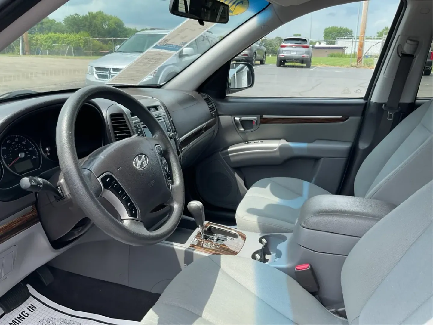 2010 Hyundai Santa Fe GLS (5NMSG3AB3AH) with an 2.4L I-4 DOHC engine, located at 1099 N County Rd 25A, Troy, OH, 45373, (937) 908-9800, 40.057079, -84.212883 - ### Discover Your Next Adventure with the 2010 Hyundai Santa Fe GLS at Advantage Car and Credit!<br /> <br /> Are you looking for a dependable vehicle that can comfortably accommodate your growing family or offer you a reliable partner for weekend adventures? Look no further than this stunning **201 - Photo#9