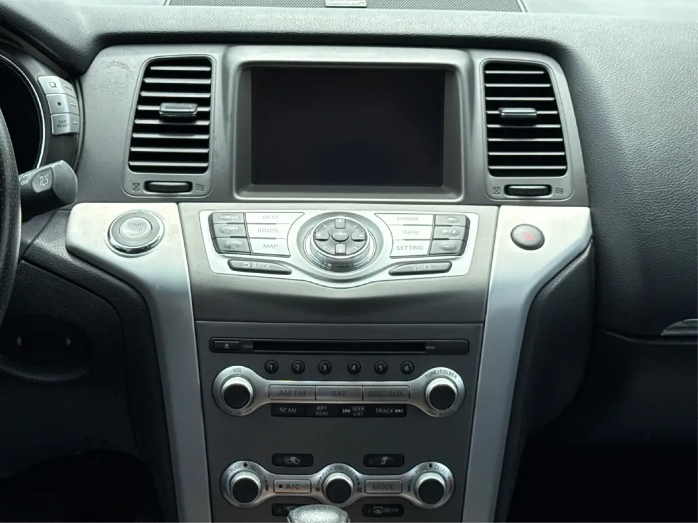 2014 Nissan Murano LE (JN8AZ1MW3EW) with an 3.5L V-6 DOHC engine, located at 1099 N County Rd 25A, Troy, OH, 45373, (937) 908-9800, 40.057079, -84.212883 - **Discover Your Next Adventure in Comfort and Style with the 2014 Nissan Murano LE at Advantage Car and Credit - Troy!**<br /> <br /> Are you in search of a versatile vehicle that can seamlessly transition from daily commutes to weekend adventures? Look no further! The 2014 Nissan Murano LE is desig - Photo#13