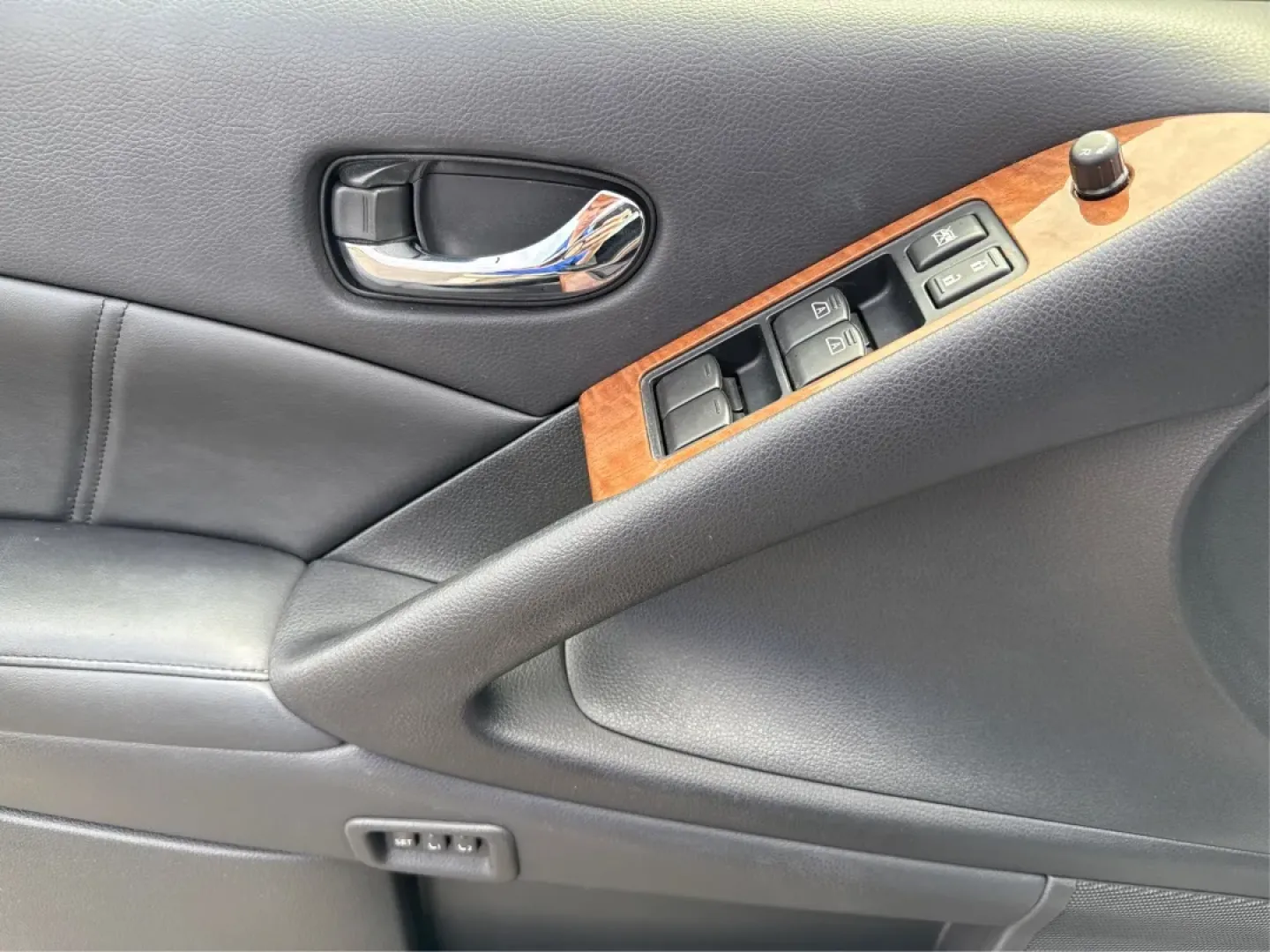 2014 Nissan Murano LE (JN8AZ1MW3EW) with an 3.5L V-6 DOHC engine, located at 1099 N County Rd 25A, Troy, OH, 45373, (937) 908-9800, 40.057079, -84.212883 - **Discover Your Next Adventure in Comfort and Style with the 2014 Nissan Murano LE at Advantage Car and Credit - Troy!**<br /> <br /> Are you in search of a versatile vehicle that can seamlessly transition from daily commutes to weekend adventures? Look no further! The 2014 Nissan Murano LE is desig - Photo#19