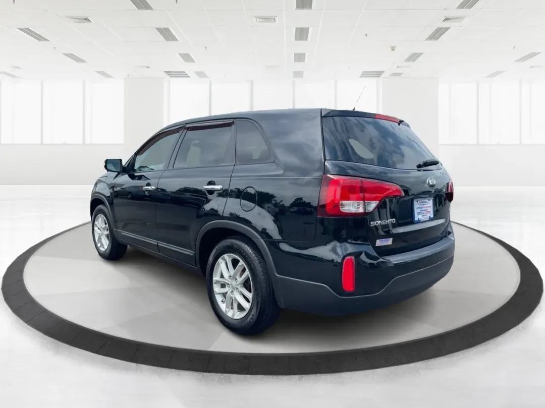 2015 Kia Sorento LX (5XYKT3A60FG) with an 2.4L I-4 gasoline direct injection engine, located at 4508 South Dixie Dr, Moraine, OH, 45439, (937) 908-9800, 39.689976, -84.218452 - ### Discover Adventure with the 2015 Kia Sorento LX - Your Perfect Family SUV!<br /> <br /> Are you seeking the ideal vehicle for weekend getaways or daily commutes? Look no further! The 2015 Kia Sorento LX is the perfect SUV for growing families and adventure-seekers alike. With its spacious interi - Photo#4