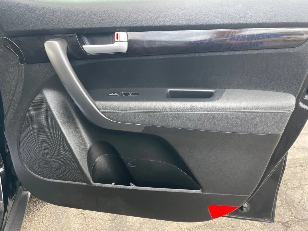 2015 Kia Sorento LX (5XYKT3A60FG) with an 2.4L I-4 gasoline direct injection engine, located at 4508 South Dixie Dr, Moraine, OH, 45439, (937) 908-9800, 39.689976, -84.218452 - ### Discover Adventure with the 2015 Kia Sorento LX - Your Perfect Family SUV!<br /> <br /> Are you seeking the ideal vehicle for weekend getaways or daily commutes? Look no further! The 2015 Kia Sorento LX is the perfect SUV for growing families and adventure-seekers alike. With its spacious interi - Photo#20