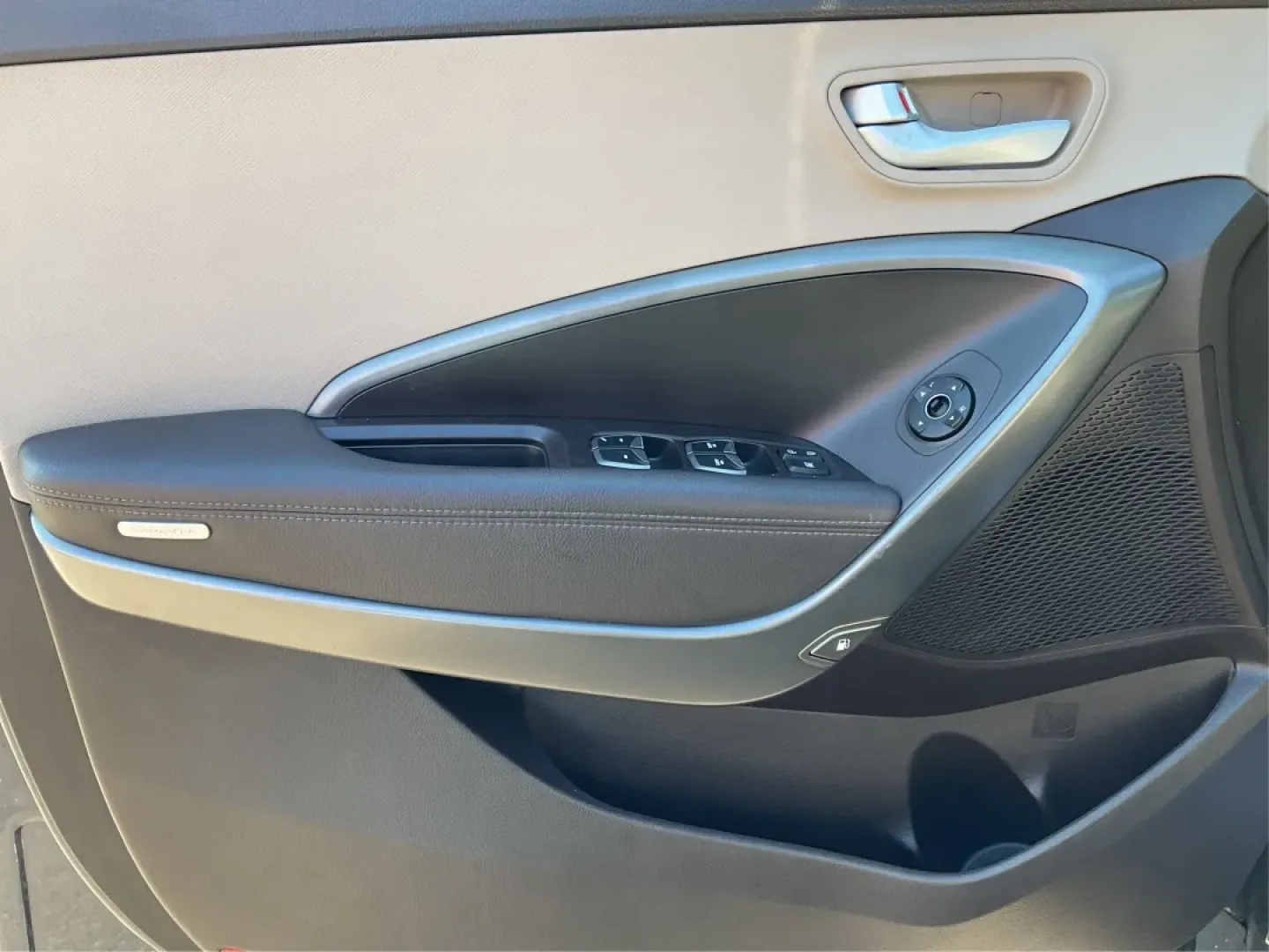 2017 Marlin Blue Hyundai Santa Fe Sport 2.4 FWD (5NMZU3LB6HH) with an 2.4L L4 DOHC 16V engine, 6-Speed Automatic transmission, located at 4508 South Dixie Dr, Moraine, OH, 45439, (937) 908-9800, 39.689976, -84.218452 - **Explore Adventure with the 2017 Hyundai Santa Fe - Perfect for Families and Weekend Warriors!**<br /> <br /> Are you in search of a versatile SUV that can handle everything from family road trips to daily commutes? Look no further! The 2017 Hyundai Santa Fe, featuring a stunning Marlin Blue exteri - Photo#18