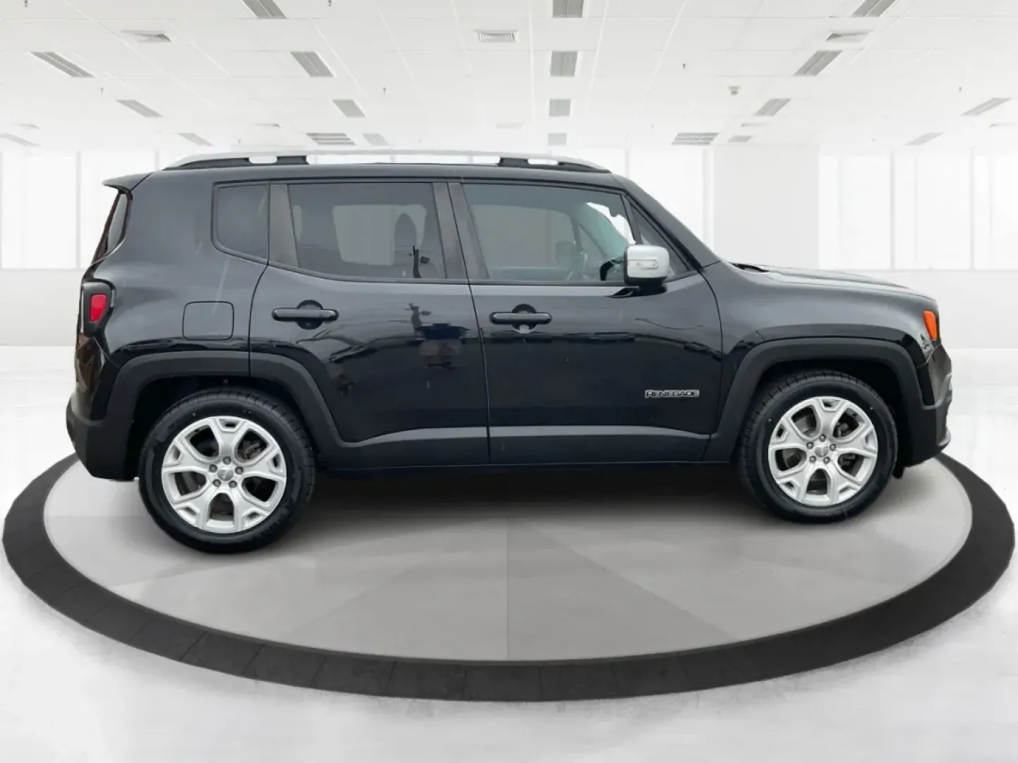 2016 Jeep Renegade Limited (ZACCJADT7GP) with an Tigershark MultiAir 2.4L I-4 variable valve contro engine, located at 880 E. National Road, Vandalia, OH, 45377, (937) 908-9800, 39.891918, -84.183594 - **Adventure Awaits with the 2016 Jeep Renegade Limited Your Perfect Partner for Every Journey!**<br /> <br /> Are you ready to elevate your lifestyle with an adventure-ready vehicle? Whether you're navigating the bustling streets of Fairborn, OH, or hitting the scenic backroads, the 2016 Jeep Reneg - Photo#1