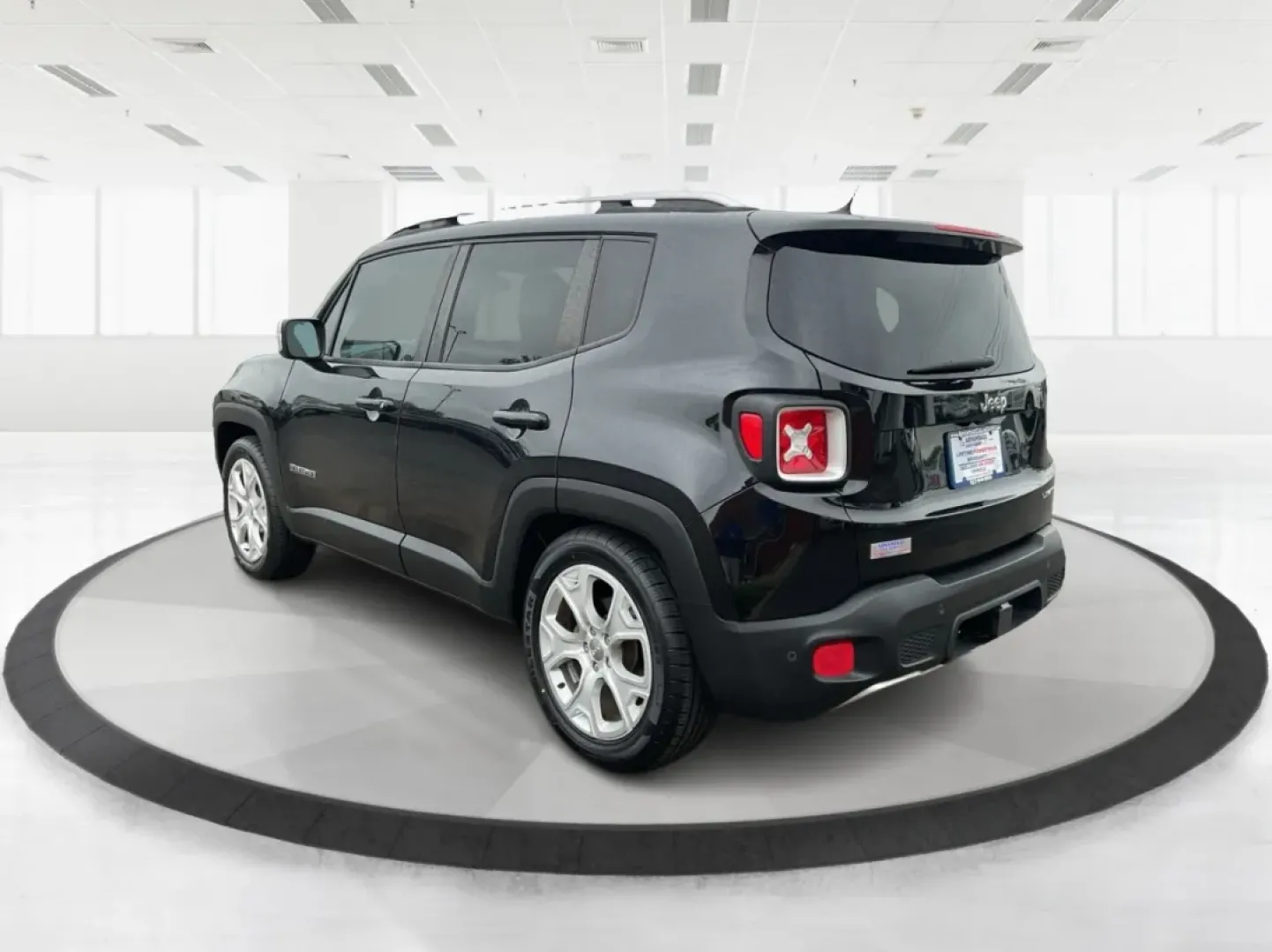 2016 Jeep Renegade Limited (ZACCJADT7GP) with an Tigershark MultiAir 2.4L I-4 variable valve contro engine, located at 880 E. National Road, Vandalia, OH, 45377, (937) 908-9800, 39.891918, -84.183594 - **Adventure Awaits with the 2016 Jeep Renegade Limited Your Perfect Partner for Every Journey!**<br /> <br /> Are you ready to elevate your lifestyle with an adventure-ready vehicle? Whether you're navigating the bustling streets of Fairborn, OH, or hitting the scenic backroads, the 2016 Jeep Reneg - Photo#3