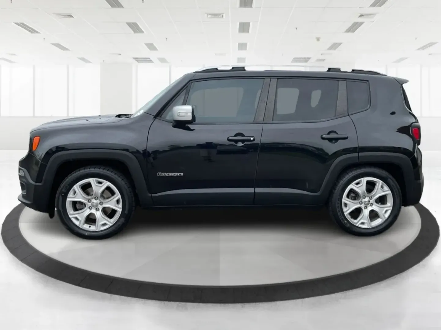 2016 Jeep Renegade Limited (ZACCJADT7GP) with an Tigershark MultiAir 2.4L I-4 variable valve contro engine, located at 880 E. National Road, Vandalia, OH, 45377, (937) 908-9800, 39.891918, -84.183594 - **Adventure Awaits with the 2016 Jeep Renegade Limited Your Perfect Partner for Every Journey!**<br /> <br /> Are you ready to elevate your lifestyle with an adventure-ready vehicle? Whether you're navigating the bustling streets of Fairborn, OH, or hitting the scenic backroads, the 2016 Jeep Reneg - Photo#4