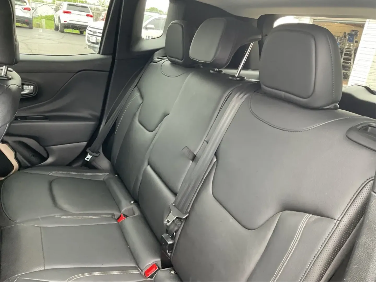 2016 Jeep Renegade Limited (ZACCJADT7GP) with an Tigershark MultiAir 2.4L I-4 variable valve contro engine, located at 880 E. National Road, Vandalia, OH, 45377, (937) 908-9800, 39.891918, -84.183594 - **Adventure Awaits with the 2016 Jeep Renegade Limited Your Perfect Partner for Every Journey!**<br /> <br /> Are you ready to elevate your lifestyle with an adventure-ready vehicle? Whether you're navigating the bustling streets of Fairborn, OH, or hitting the scenic backroads, the 2016 Jeep Reneg - Photo#9