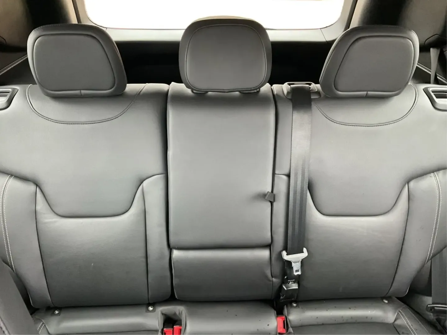 2016 Jeep Renegade Limited (ZACCJADT7GP) with an Tigershark MultiAir 2.4L I-4 variable valve contro engine, located at 880 E. National Road, Vandalia, OH, 45377, (937) 908-9800, 39.891918, -84.183594 - **Adventure Awaits with the 2016 Jeep Renegade Limited Your Perfect Partner for Every Journey!**<br /> <br /> Are you ready to elevate your lifestyle with an adventure-ready vehicle? Whether you're navigating the bustling streets of Fairborn, OH, or hitting the scenic backroads, the 2016 Jeep Reneg - Photo#13