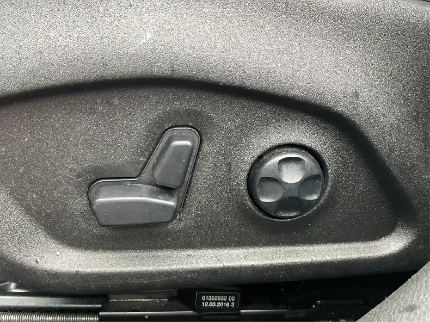 2016 Jeep Renegade Limited (ZACCJADT7GP) with an Tigershark MultiAir 2.4L I-4 variable valve contro engine, located at 880 E. National Road, Vandalia, OH, 45377, (937) 908-9800, 39.891918, -84.183594 - **Adventure Awaits with the 2016 Jeep Renegade Limited Your Perfect Partner for Every Journey!**<br /> <br /> Are you ready to elevate your lifestyle with an adventure-ready vehicle? Whether you're navigating the bustling streets of Fairborn, OH, or hitting the scenic backroads, the 2016 Jeep Reneg - Photo#17