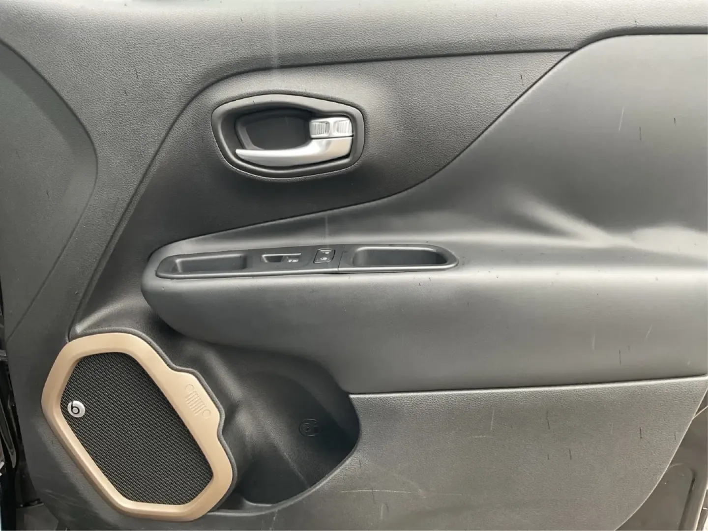 2016 Jeep Renegade Limited (ZACCJADT7GP) with an Tigershark MultiAir 2.4L I-4 variable valve contro engine, located at 880 E. National Road, Vandalia, OH, 45377, (937) 908-9800, 39.891918, -84.183594 - **Adventure Awaits with the 2016 Jeep Renegade Limited Your Perfect Partner for Every Journey!**<br /> <br /> Are you ready to elevate your lifestyle with an adventure-ready vehicle? Whether you're navigating the bustling streets of Fairborn, OH, or hitting the scenic backroads, the 2016 Jeep Reneg - Photo#19