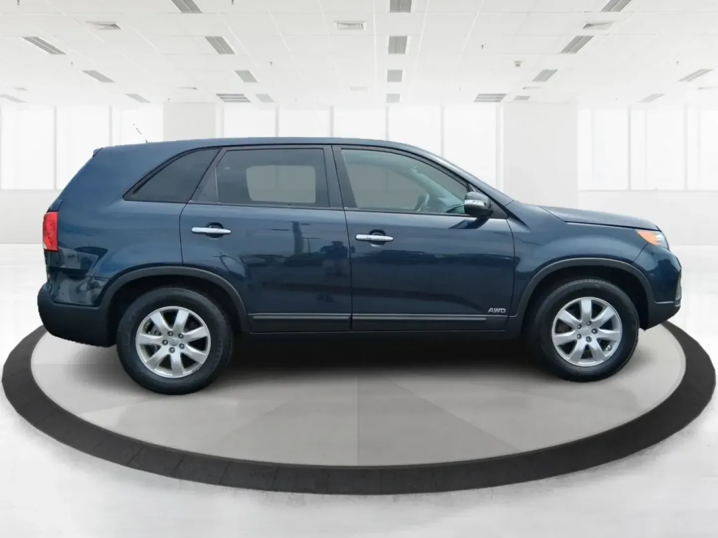 2013 Baltic Blue Kia Sorento LX 4WD (5XYKTCA69DG) with an 2.4L L4 DOHC 16V engine, 6-Speed Automatic transmission, located at 1184 Kauffman Ave, Fairborn, OH, 45324, (937) 908-9800, 39.807072, -84.030914 - **Adventure Awaits with the 2013 Kia Sorento LX 4WD at Advantage Car and Credit - Fairborn!**<br /> <br /> Are you ready to elevate your family adventures or make your daily commute incredibly comfortable? Look no further than this spacious and versatile 2013 Kia Sorento LX 4WD, perfect for growing - Photo#1