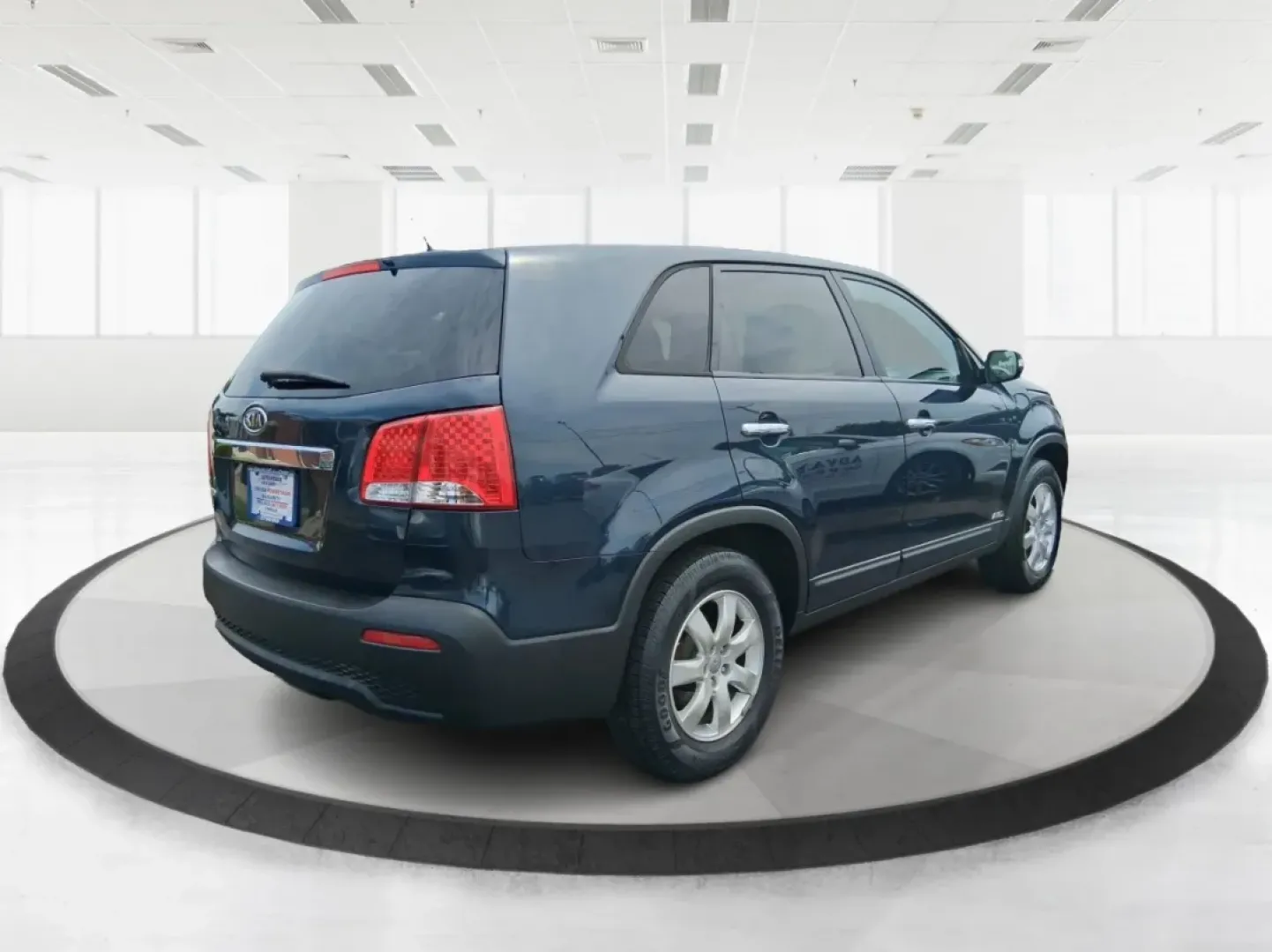 2013 Baltic Blue Kia Sorento LX 4WD (5XYKTCA69DG) with an 2.4L L4 DOHC 16V engine, 6-Speed Automatic transmission, located at 1184 Kauffman Ave, Fairborn, OH, 45324, (937) 908-9800, 39.807072, -84.030914 - **Adventure Awaits with the 2013 Kia Sorento LX 4WD at Advantage Car and Credit - Fairborn!**<br /> <br /> Are you ready to elevate your family adventures or make your daily commute incredibly comfortable? Look no further than this spacious and versatile 2013 Kia Sorento LX 4WD, perfect for growing - Photo#2