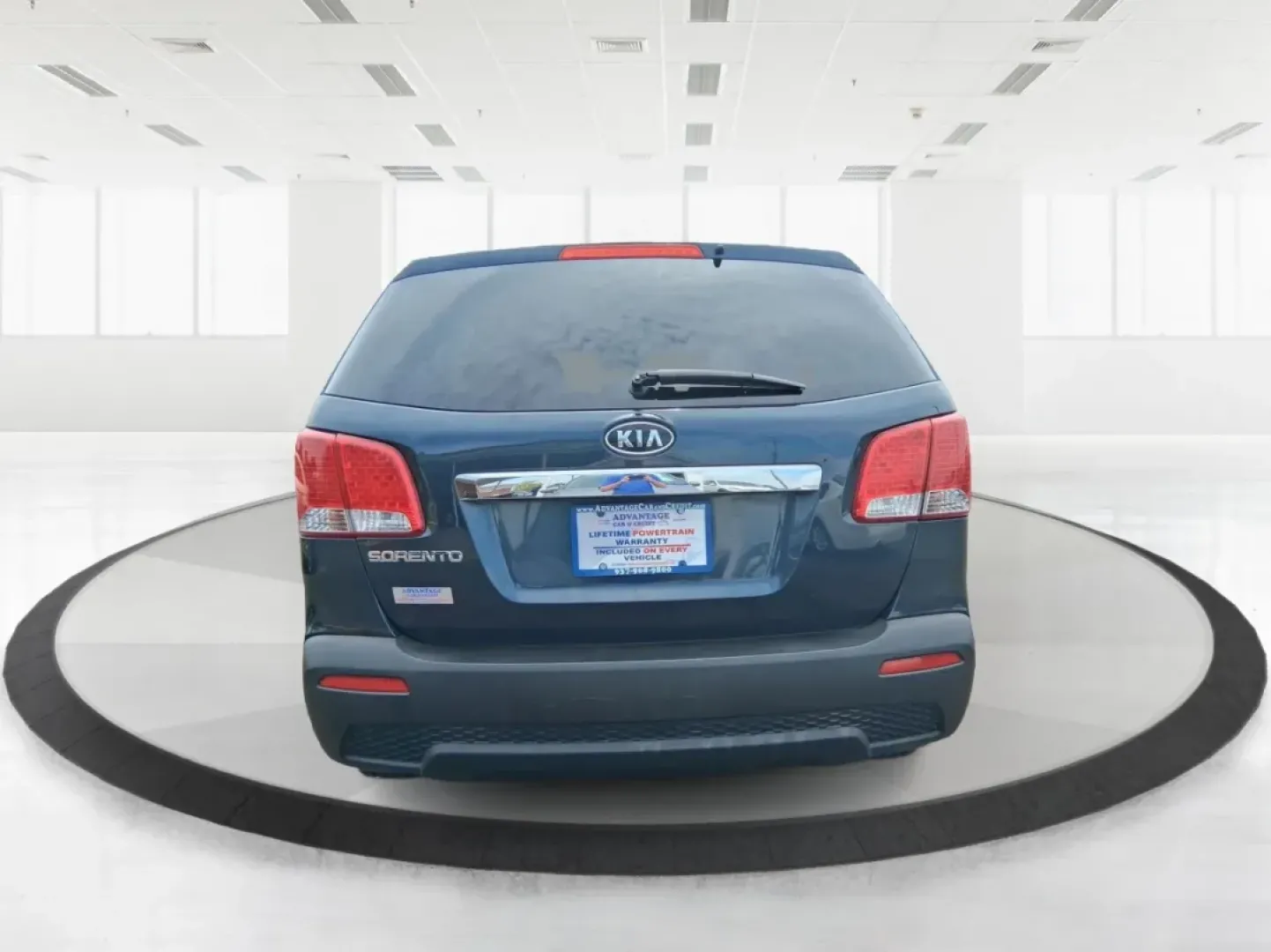 2013 Baltic Blue Kia Sorento LX 4WD (5XYKTCA69DG) with an 2.4L L4 DOHC 16V engine, 6-Speed Automatic transmission, located at 1184 Kauffman Ave, Fairborn, OH, 45324, (937) 908-9800, 39.807072, -84.030914 - **Adventure Awaits with the 2013 Kia Sorento LX 4WD at Advantage Car and Credit - Fairborn!**<br /> <br /> Are you ready to elevate your family adventures or make your daily commute incredibly comfortable? Look no further than this spacious and versatile 2013 Kia Sorento LX 4WD, perfect for growing - Photo#3