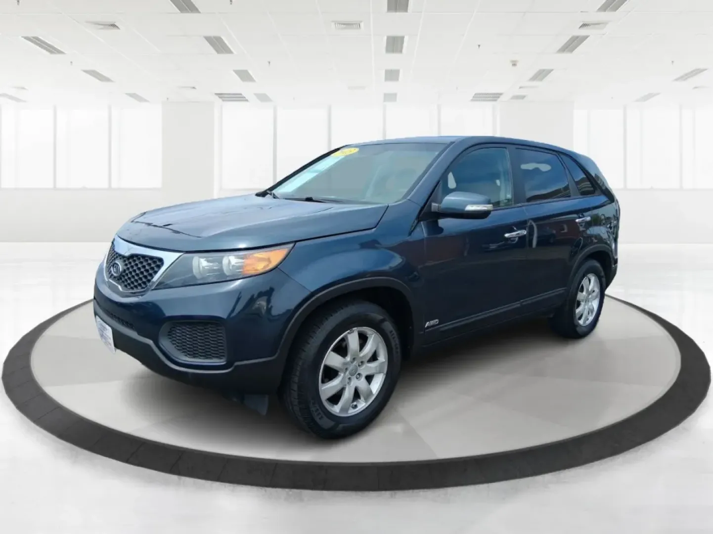 2013 Baltic Blue Kia Sorento LX 4WD (5XYKTCA69DG) with an 2.4L L4 DOHC 16V engine, 6-Speed Automatic transmission, located at 1184 Kauffman Ave, Fairborn, OH, 45324, (937) 908-9800, 39.807072, -84.030914 - **Adventure Awaits with the 2013 Kia Sorento LX 4WD at Advantage Car and Credit - Fairborn!**<br /> <br /> Are you ready to elevate your family adventures or make your daily commute incredibly comfortable? Look no further than this spacious and versatile 2013 Kia Sorento LX 4WD, perfect for growing - Photo#8
