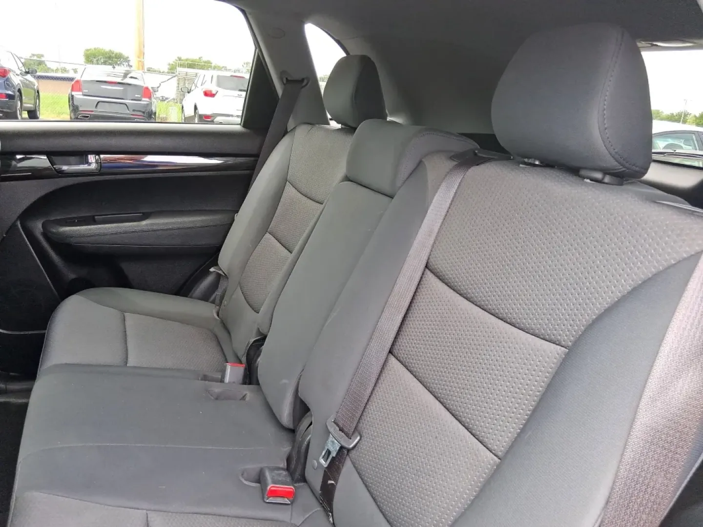 2013 Baltic Blue Kia Sorento LX 4WD (5XYKTCA69DG) with an 2.4L L4 DOHC 16V engine, 6-Speed Automatic transmission, located at 1184 Kauffman Ave, Fairborn, OH, 45324, (937) 908-9800, 39.807072, -84.030914 - **Adventure Awaits with the 2013 Kia Sorento LX 4WD at Advantage Car and Credit - Fairborn!**<br /> <br /> Are you ready to elevate your family adventures or make your daily commute incredibly comfortable? Look no further than this spacious and versatile 2013 Kia Sorento LX 4WD, perfect for growing - Photo#10