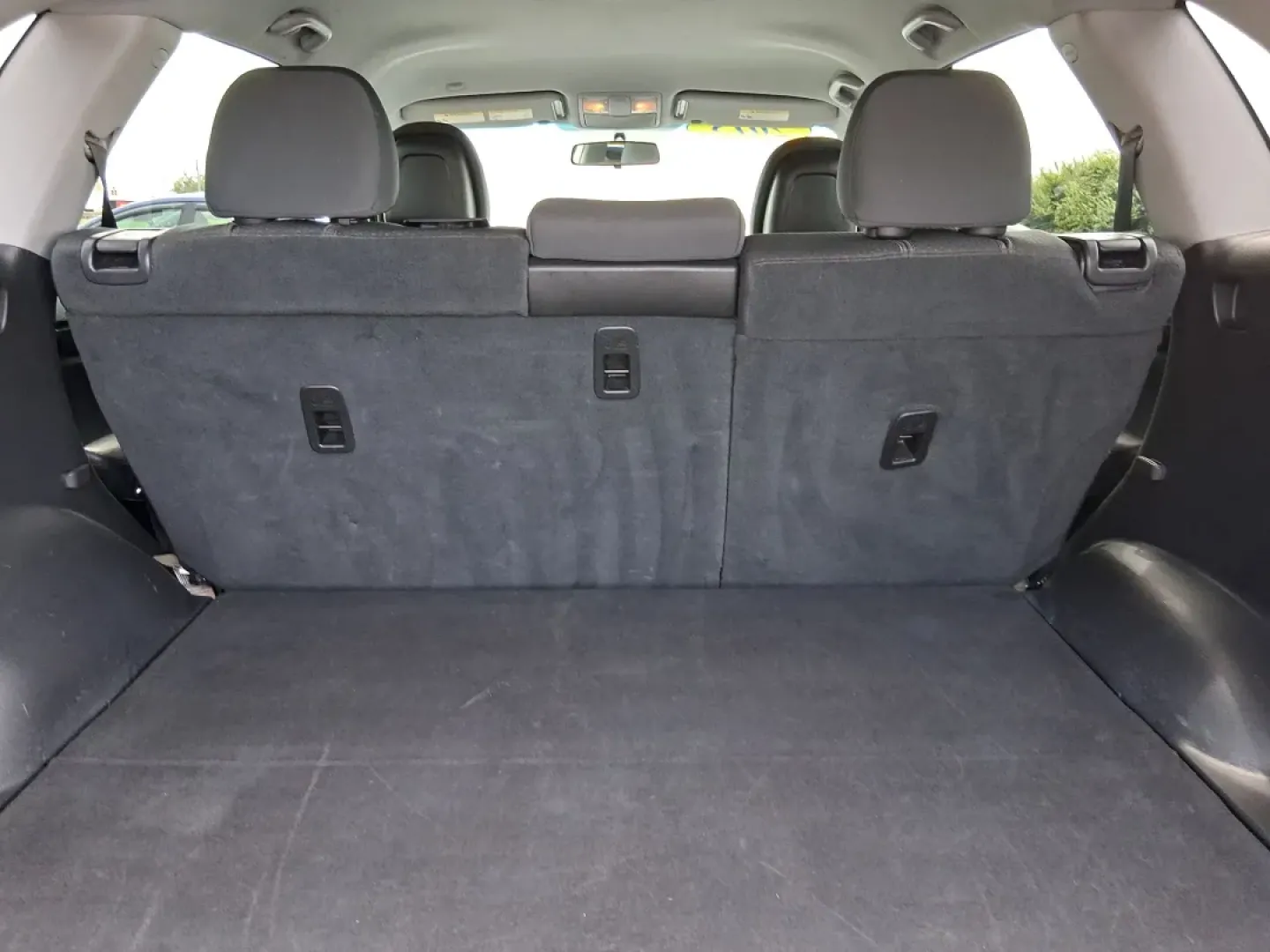 2013 Baltic Blue Kia Sorento LX 4WD (5XYKTCA69DG) with an 2.4L L4 DOHC 16V engine, 6-Speed Automatic transmission, located at 1184 Kauffman Ave, Fairborn, OH, 45324, (937) 908-9800, 39.807072, -84.030914 - **Adventure Awaits with the 2013 Kia Sorento LX 4WD at Advantage Car and Credit - Fairborn!**<br /> <br /> Are you ready to elevate your family adventures or make your daily commute incredibly comfortable? Look no further than this spacious and versatile 2013 Kia Sorento LX 4WD, perfect for growing - Photo#12