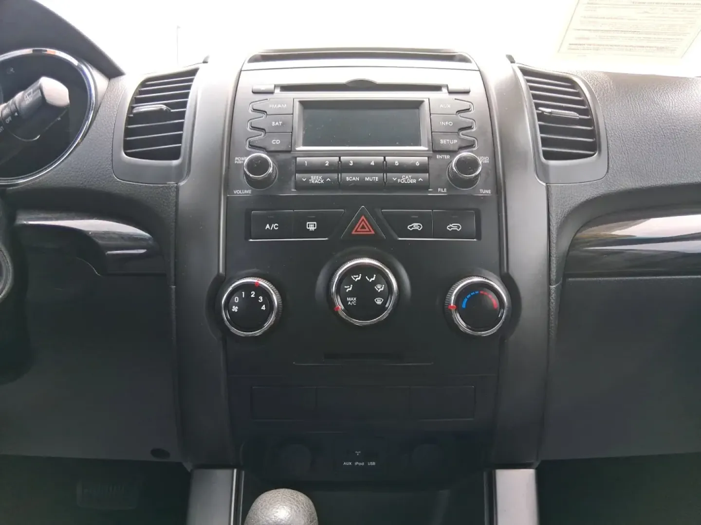 2013 Baltic Blue Kia Sorento LX 4WD (5XYKTCA69DG) with an 2.4L L4 DOHC 16V engine, 6-Speed Automatic transmission, located at 1184 Kauffman Ave, Fairborn, OH, 45324, (937) 908-9800, 39.807072, -84.030914 - **Adventure Awaits with the 2013 Kia Sorento LX 4WD at Advantage Car and Credit - Fairborn!**<br /> <br /> Are you ready to elevate your family adventures or make your daily commute incredibly comfortable? Look no further than this spacious and versatile 2013 Kia Sorento LX 4WD, perfect for growing - Photo#13