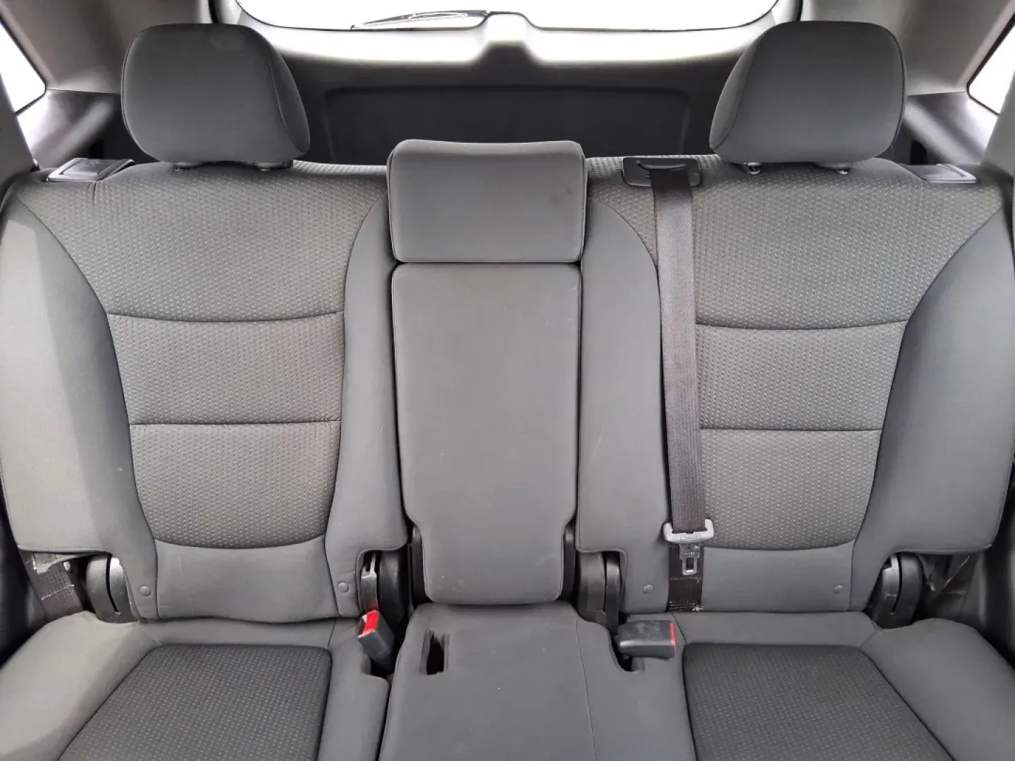 2013 Baltic Blue Kia Sorento LX 4WD (5XYKTCA69DG) with an 2.4L L4 DOHC 16V engine, 6-Speed Automatic transmission, located at 1184 Kauffman Ave, Fairborn, OH, 45324, (937) 908-9800, 39.807072, -84.030914 - **Adventure Awaits with the 2013 Kia Sorento LX 4WD at Advantage Car and Credit - Fairborn!**<br /> <br /> Are you ready to elevate your family adventures or make your daily commute incredibly comfortable? Look no further than this spacious and versatile 2013 Kia Sorento LX 4WD, perfect for growing - Photo#14