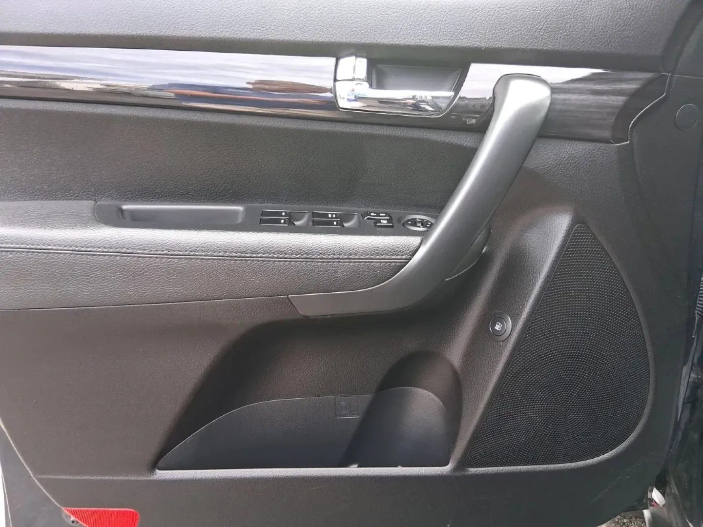 2013 Baltic Blue Kia Sorento LX 4WD (5XYKTCA69DG) with an 2.4L L4 DOHC 16V engine, 6-Speed Automatic transmission, located at 1184 Kauffman Ave, Fairborn, OH, 45324, (937) 908-9800, 39.807072, -84.030914 - **Adventure Awaits with the 2013 Kia Sorento LX 4WD at Advantage Car and Credit - Fairborn!**<br /> <br /> Are you ready to elevate your family adventures or make your daily commute incredibly comfortable? Look no further than this spacious and versatile 2013 Kia Sorento LX 4WD, perfect for growing - Photo#17