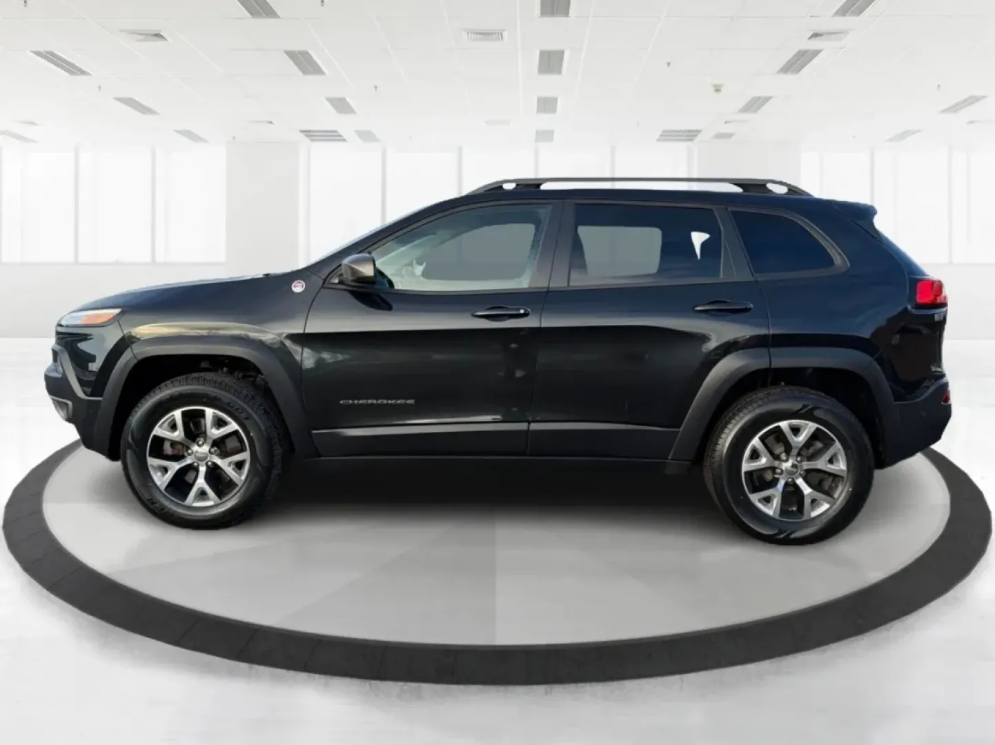 2014 Brilliant Black Crystal P Jeep Cherokee Trailhawk 4WD (1C4PJMBS4EW) with an 3.2L V6 DOHC 24V engine, 9-Speed Automatic transmission, located at 4508 South Dixie Dr, Moraine, OH, 45439, (937) 908-9800, 39.689976, -84.218452 - **Explore New Horizons with the 2014 Jeep Cherokee Trailhawk Your Adventure Awaits!**<br /> <br /> Looking for a vehicle that can keep up with your adventurous spirit while still being suitable for everyday life? Look no further than the 2014 Jeep Cherokee Trailhawk! This capable crossover SUV is p - Photo#5