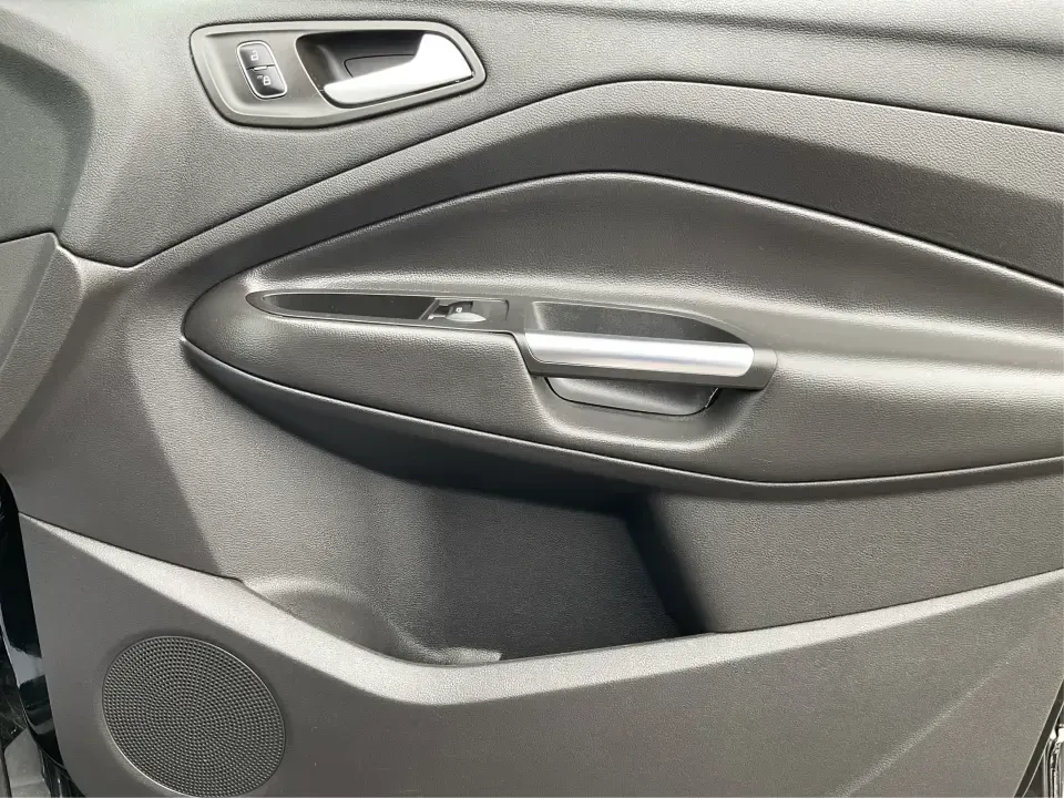 2017 Ford Escape SE (1FMCU9GD0HU) with an 1.5L L4 DOHC 16V engine, 6A transmission, located at 1230 East Main St, Xenia, OH, 45385, (937) 908-9800, 39.688026, -83.910172 - **Explore New Adventures with the 2017 Ford Escape SE - Your Perfect Companion for Every Journey!**<br /> <br /> Imagine embarking on spontaneous weekend getaways or daily commutes with absolute confidence and comfort. The 2017 Ford Escape SE, now available at Advantage Car and Credit in Fairborn, O - Photo#20