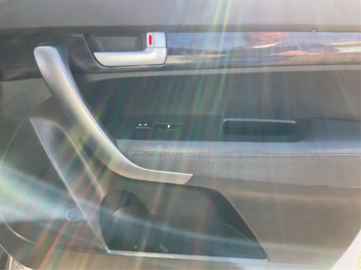 2015 Kia Sorento LX AWD (5XYKTDA64FG) with an 2.4L L4 DOHC 16V engine, 6-Speed Automatic transmission, located at 401 Woodman Dr, Riverside, OH, 45431, (937) 908-9800, 39.760899, -84.123421 - Are you ready for your next adventure? Whether it's a weekend getaway or the daily commute, the 2015 Kia Sorento LX AWD offers the perfect blend of comfort, versatility, and style. This spacious and well-equipped SUV is ideal for growing families, outdoor enthusiasts, or anyone seeking a reliable ve - Photo#17