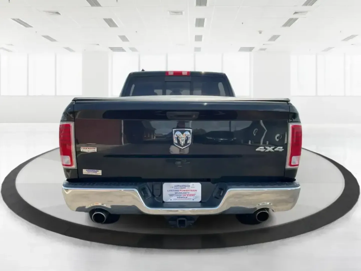 2015 Ram 1500 Laramie Crew Cab SWB 4WD (1C6RR7NT7FS) with an 5.7L V8 OHV 16V engine, 8-Speed Automatic transmission, located at 1184 Kauffman Ave, Fairborn, OH, 45324, (937) 908-9800, 39.807072, -84.030914 - **Unlock Your Weekend Adventures with the 2015 Ram 1500 Laramie Crew Cab 4WD at Jamestown Auto Sales!**<br /> <br /> Are you ready to elevate your lifestyle with a vehicle that combines power, comfort, and versatility? Look no further than this 2015 Ram 1500 Laramie Crew Cab SWB, the ultimate truck - Photo#3