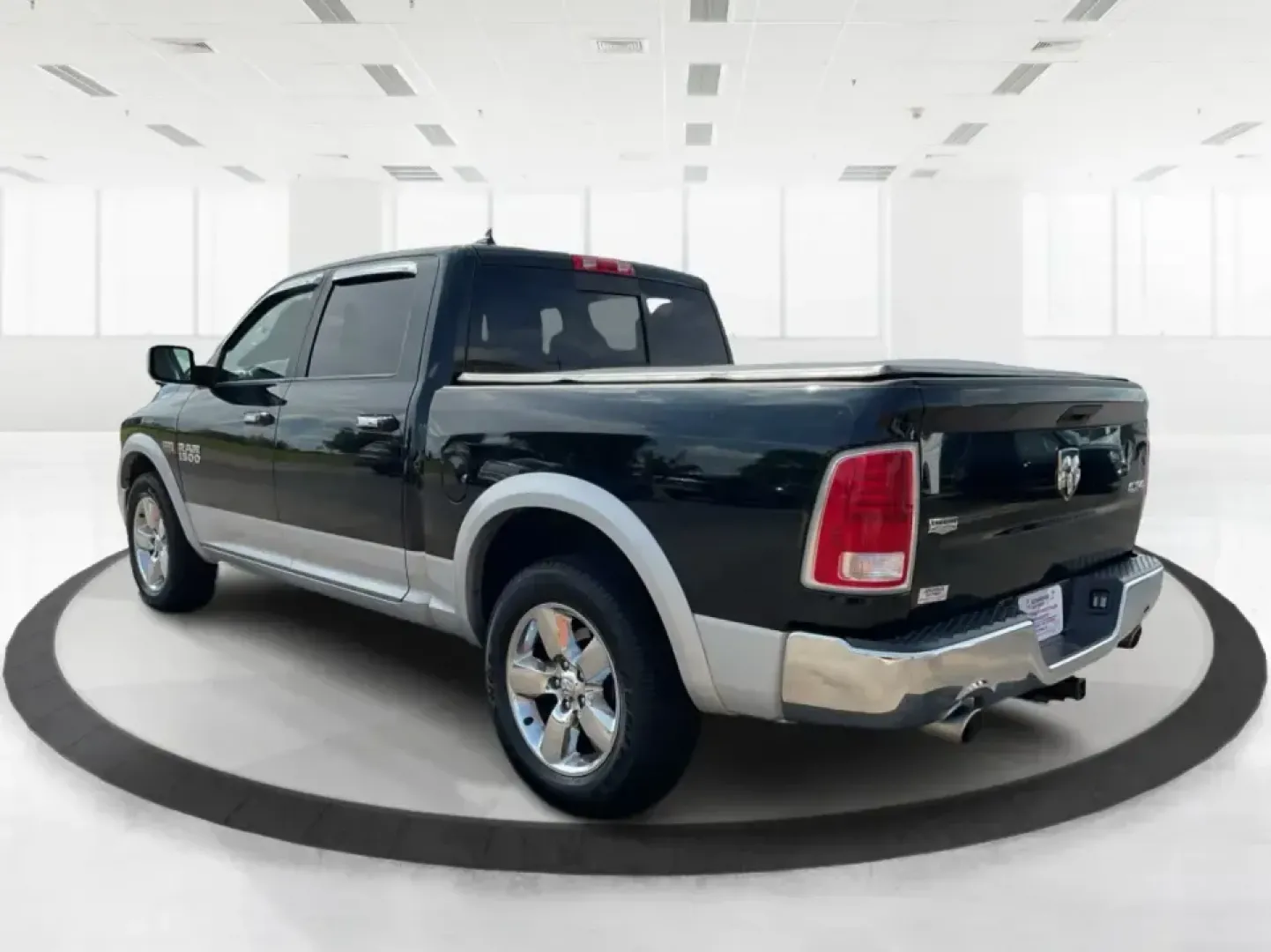 2015 Ram 1500 Laramie Crew Cab SWB 4WD (1C6RR7NT7FS) with an 5.7L V8 OHV 16V engine, 8-Speed Automatic transmission, located at 1184 Kauffman Ave, Fairborn, OH, 45324, (937) 908-9800, 39.807072, -84.030914 - **Unlock Your Weekend Adventures with the 2015 Ram 1500 Laramie Crew Cab 4WD at Jamestown Auto Sales!**<br /> <br /> Are you ready to elevate your lifestyle with a vehicle that combines power, comfort, and versatility? Look no further than this 2015 Ram 1500 Laramie Crew Cab SWB, the ultimate truck - Photo#4