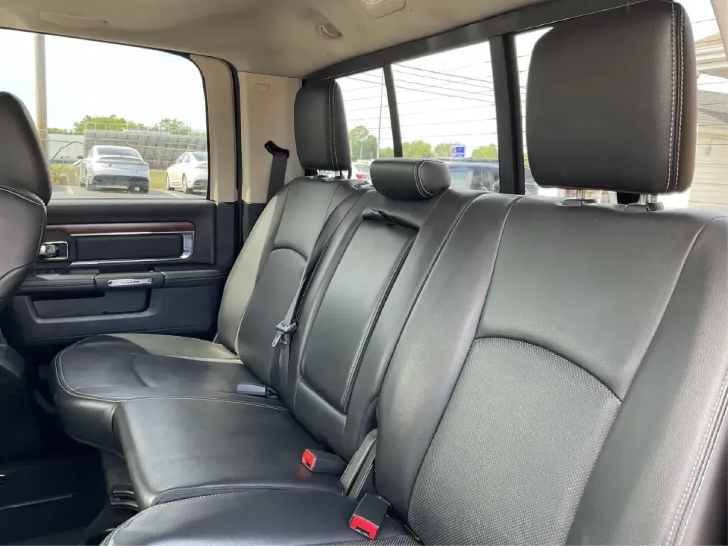 2015 Ram 1500 Laramie Crew Cab SWB 4WD (1C6RR7NT7FS) with an 5.7L V8 OHV 16V engine, 8-Speed Automatic transmission, located at 1184 Kauffman Ave, Fairborn, OH, 45324, (937) 908-9800, 39.807072, -84.030914 - **Unlock Your Weekend Adventures with the 2015 Ram 1500 Laramie Crew Cab 4WD at Jamestown Auto Sales!**<br /> <br /> Are you ready to elevate your lifestyle with a vehicle that combines power, comfort, and versatility? Look no further than this 2015 Ram 1500 Laramie Crew Cab SWB, the ultimate truck - Photo#10