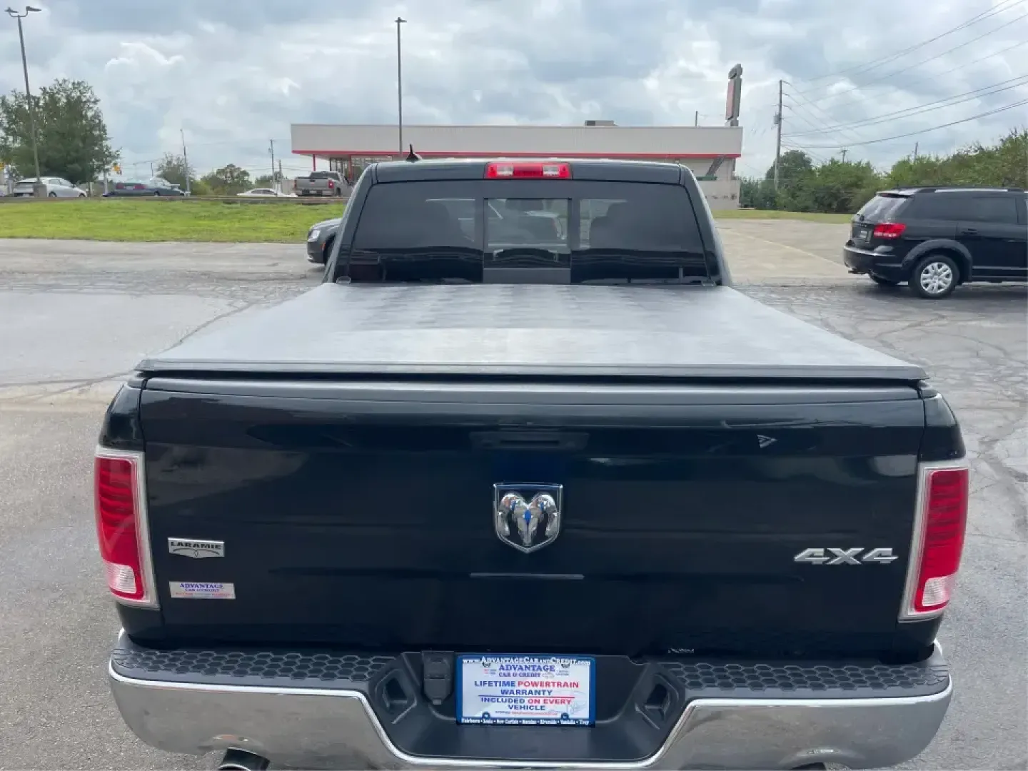 2015 Ram 1500 Laramie Crew Cab SWB 4WD (1C6RR7NT7FS) with an 5.7L V8 OHV 16V engine, 8-Speed Automatic transmission, located at 1184 Kauffman Ave, Fairborn, OH, 45324, (937) 908-9800, 39.807072, -84.030914 - **Unlock Your Weekend Adventures with the 2015 Ram 1500 Laramie Crew Cab 4WD at Jamestown Auto Sales!**<br /> <br /> Are you ready to elevate your lifestyle with a vehicle that combines power, comfort, and versatility? Look no further than this 2015 Ram 1500 Laramie Crew Cab SWB, the ultimate truck - Photo#12