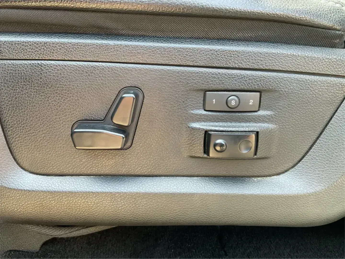 2015 Ram 1500 Laramie Crew Cab SWB 4WD (1C6RR7NT7FS) with an 5.7L V8 OHV 16V engine, 8-Speed Automatic transmission, located at 1184 Kauffman Ave, Fairborn, OH, 45324, (937) 908-9800, 39.807072, -84.030914 - **Unlock Your Weekend Adventures with the 2015 Ram 1500 Laramie Crew Cab 4WD at Jamestown Auto Sales!**<br /> <br /> Are you ready to elevate your lifestyle with a vehicle that combines power, comfort, and versatility? Look no further than this 2015 Ram 1500 Laramie Crew Cab SWB, the ultimate truck - Photo#18