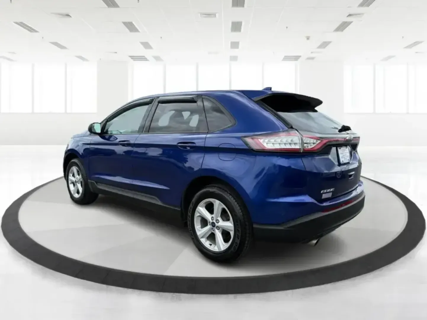 2015 Ford Edge SE FWD (2FMTK3G98FB) with an 2.0L L4 DOHC 16V engine, 6-Speed Automatic transmission, located at 401 Woodman Dr, Riverside, OH, 45431, (937) 908-9800, 39.760899, -84.123421 - Need an SUV that fits real life in the Miami Valley-school drop-offs, a steady commute down I75, and weekend errands that somehow turn into a full cargo load? This 2015 Ford Edge SE FWD is built for everyday versatility, with comfortable seating for five, a roomy cabin, and practical tech that helps- Photo#4