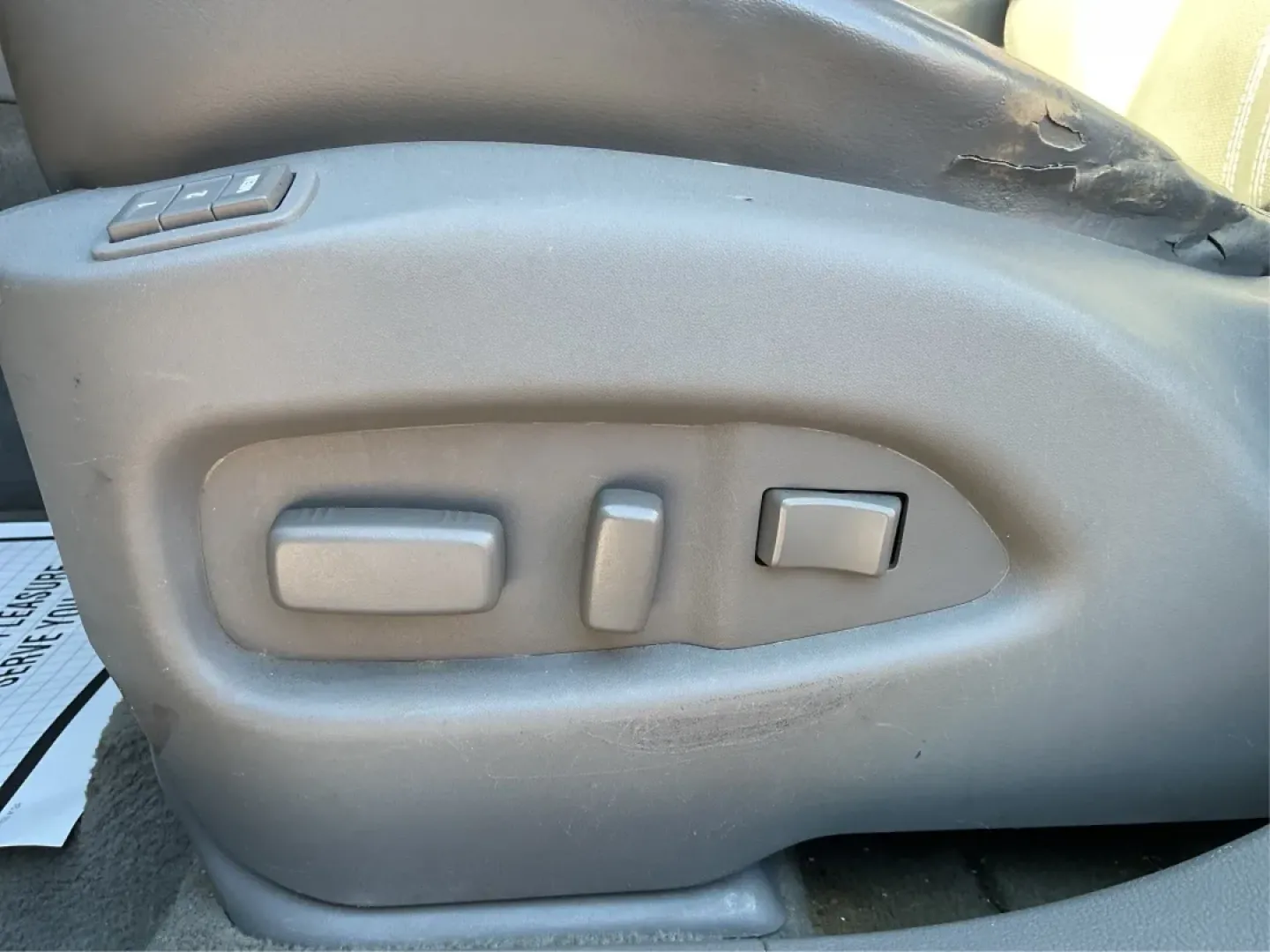 2010 Cadillac SRX Premium Collection AWD (3GYFNFEY7AS) with an 3.0L V6 DOHC 24V engine, 6-Speed Automatic transmission, located at 401 Woodman Dr, Riverside, OH, 45431, (937) 908-9800, 39.760899, -84.123421 - **Elevate Your Driving Experience with the 2010 Cadillac SRX Premium Collection AWD at Advantage Car and Credit - Riverside!**<br /> <br /> Are you searching for a vehicle that seamlessly combines style, comfort, and reliability for your daily adventures? Look no further than this stunning 2010 Cadi - Photo#18