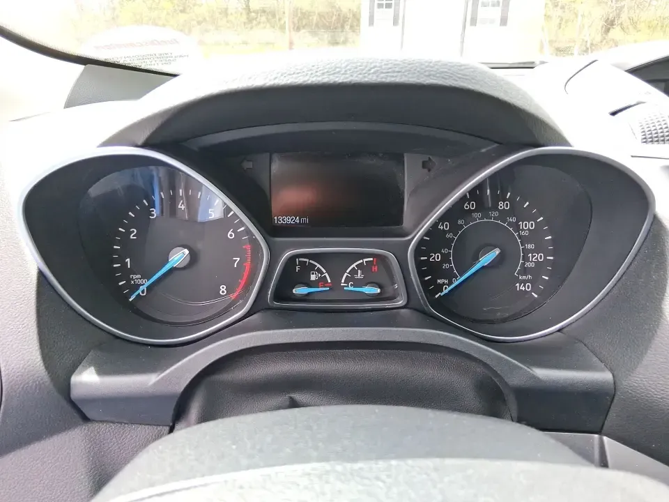 2017 Ford Escape SE 4WD (1FMCU9G93HU) with an 2.0L L4 DOHC 16V engine, 6-Speed Automatic transmission, located at 1099 N County Rd 25A, Troy, OH, 45373, (937) 908-9800, 40.057079, -84.212883 - Discover the ultimate blend of comfort, capability, and style with the 2017 Ford Escape SE 4WD, a perfect companion for families on the go or adventurers seeking their next weekend thrill. With its spacious interior and robust features, this SUV is designed for those who lead an active lifestyle, ma - Photo#15